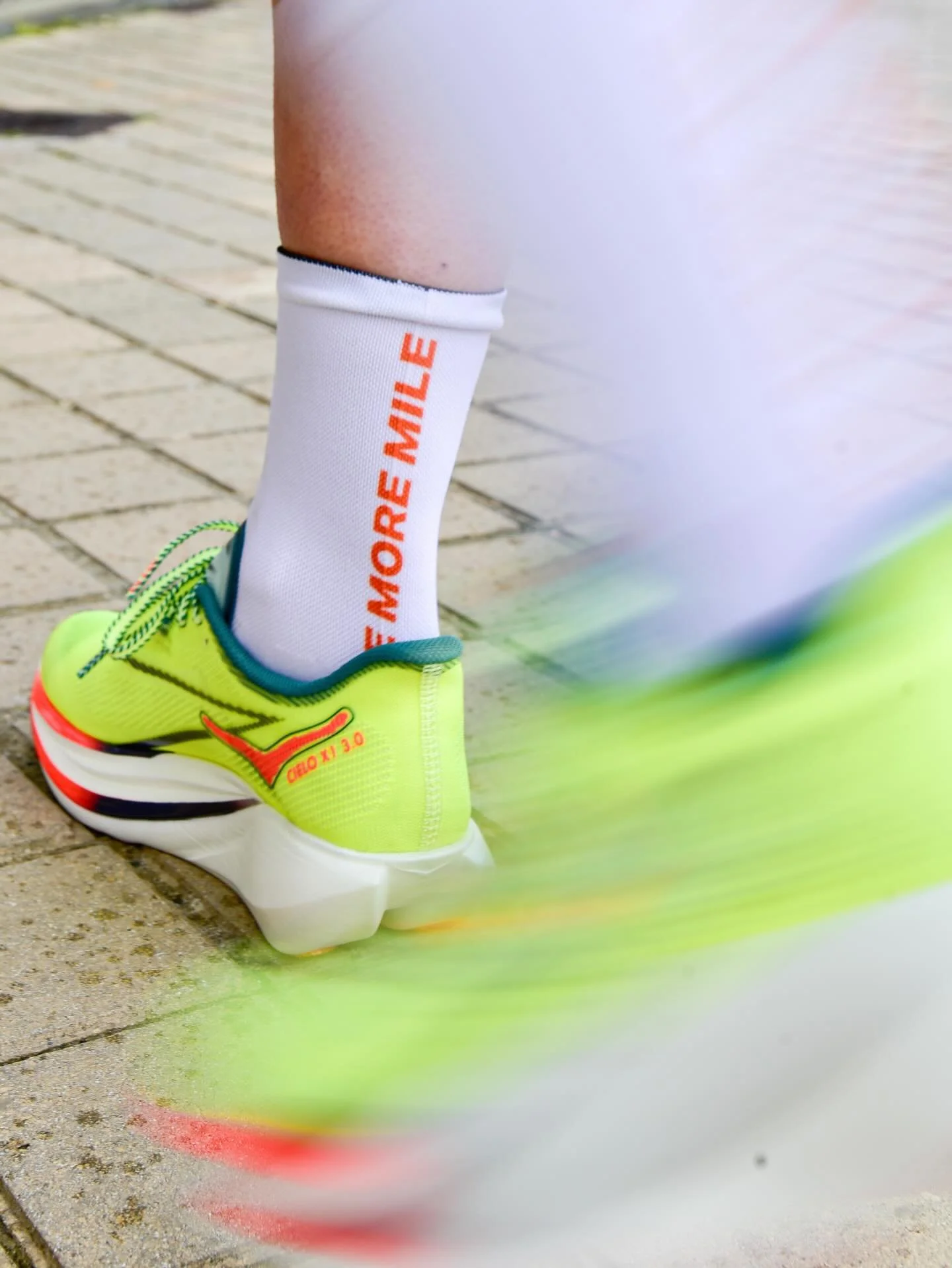 Cielo X1 3.0, ELLE EST L&Agrave; 👊🏼⚡️

Mod&egrave;le con&ccedil;u pour la comp&eacute;tition, superchaussure la plus l&eacute;g&egrave;re &agrave; ce jour de chez @hoka_eu. 

Mousse PEBA, plaque en fibre de carbone, et empeigne dynamique extensible