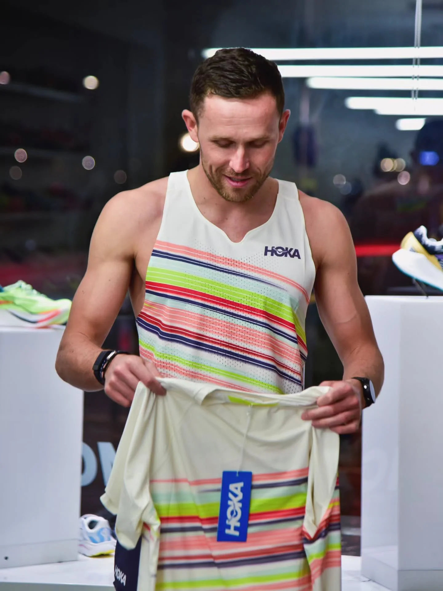 Les athl&egrave;tes One More Mile ont r&eacute;cup&eacute;r&eacute; leurs dotations @hoka_eu 💥

&Agrave; l'occasion du semi marathon de Paris, nous collaborons avec Hoka afin de monter une team qui partira &agrave; l'assaut du bitume parisien le dim