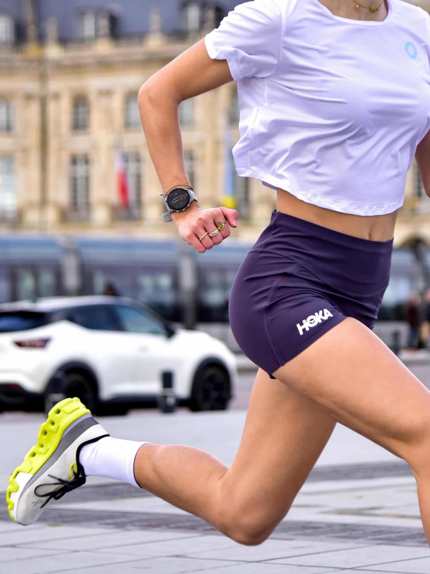 Fiers de vous annoncer l&rsquo;arriv&eacute;e d&rsquo;une nouvelle recrue dans notre team f&eacute;minine ! 

Sp&eacute;cialiste du demi-fond, elle s&rsquo;est r&eacute;v&eacute;l&eacute;e sur 800 m
avec un titre de Championne de France U20 en 2022,
