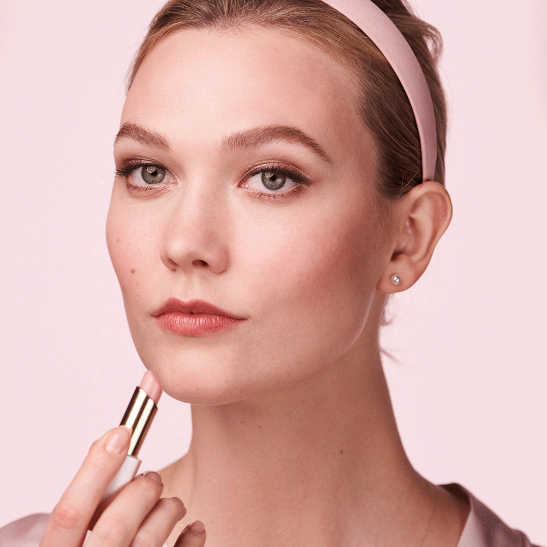SSLPJ000000_GIFS_KARLIE_APPLICATION_2_F1_square_V2.gif