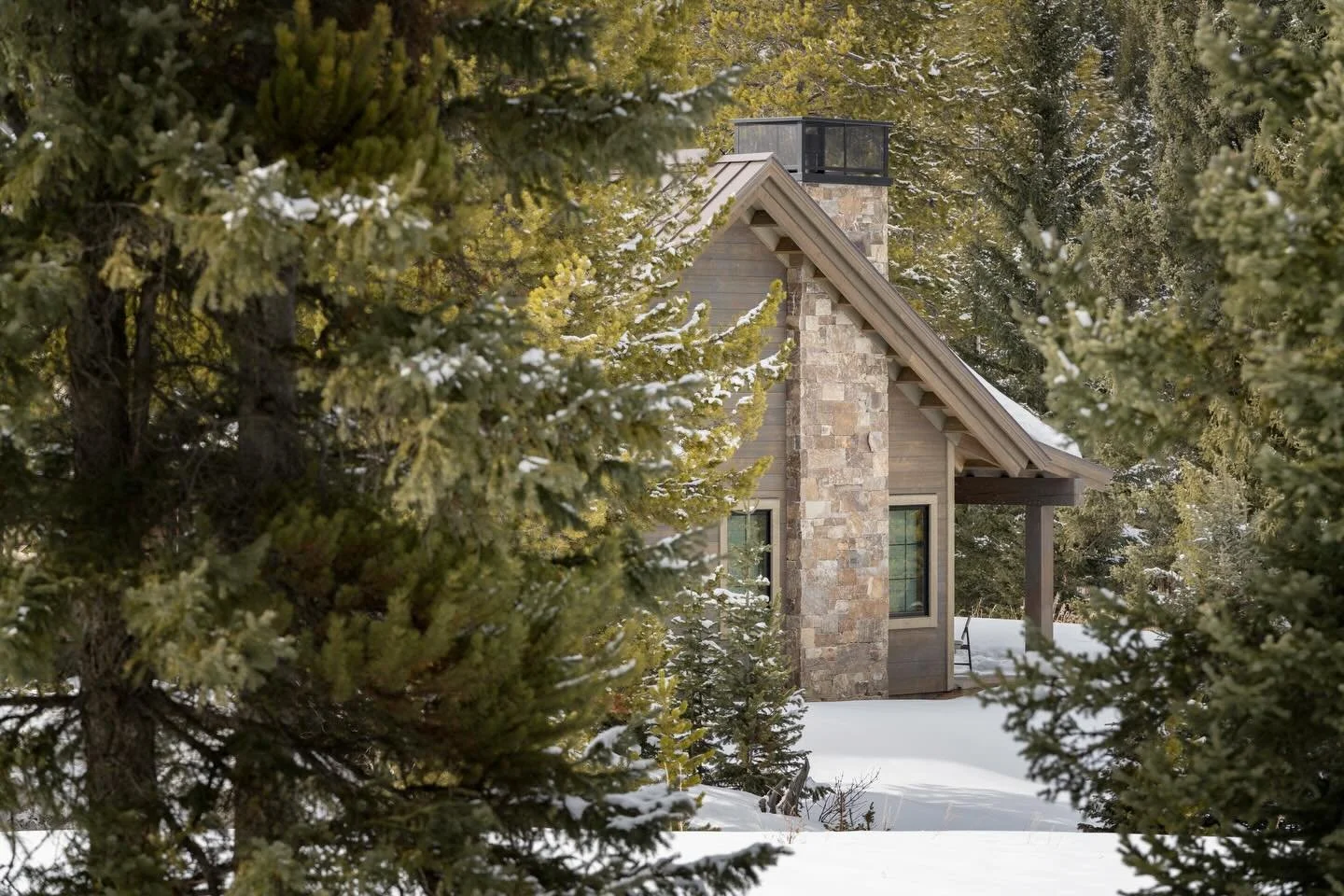 The exterior should always complement the interior. The right team makes that happen. 

#bigsky #yellowstoneclub #montanaluxuryhomes #bigskycountry