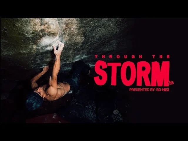 “A Través de la Tormenta”