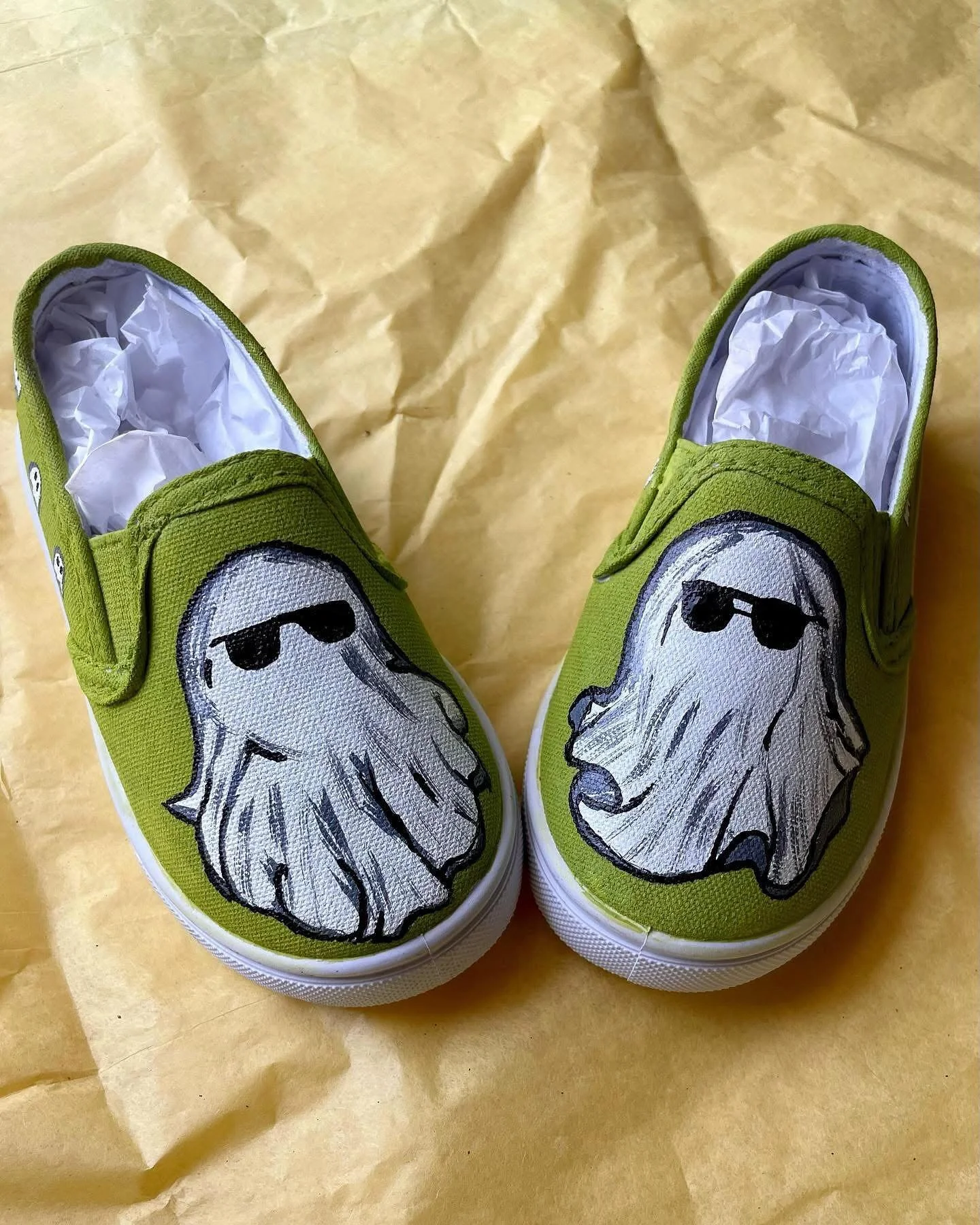 Central Illinois!
Interested in receiving these free shoes or helping us create them? 
Contact us:
Call or Text: 309-550-4710
Email: victoria@artaltruistic.com
#LittleFeetBigDreams #volunteerpeoria #ghosty #paintedshoes