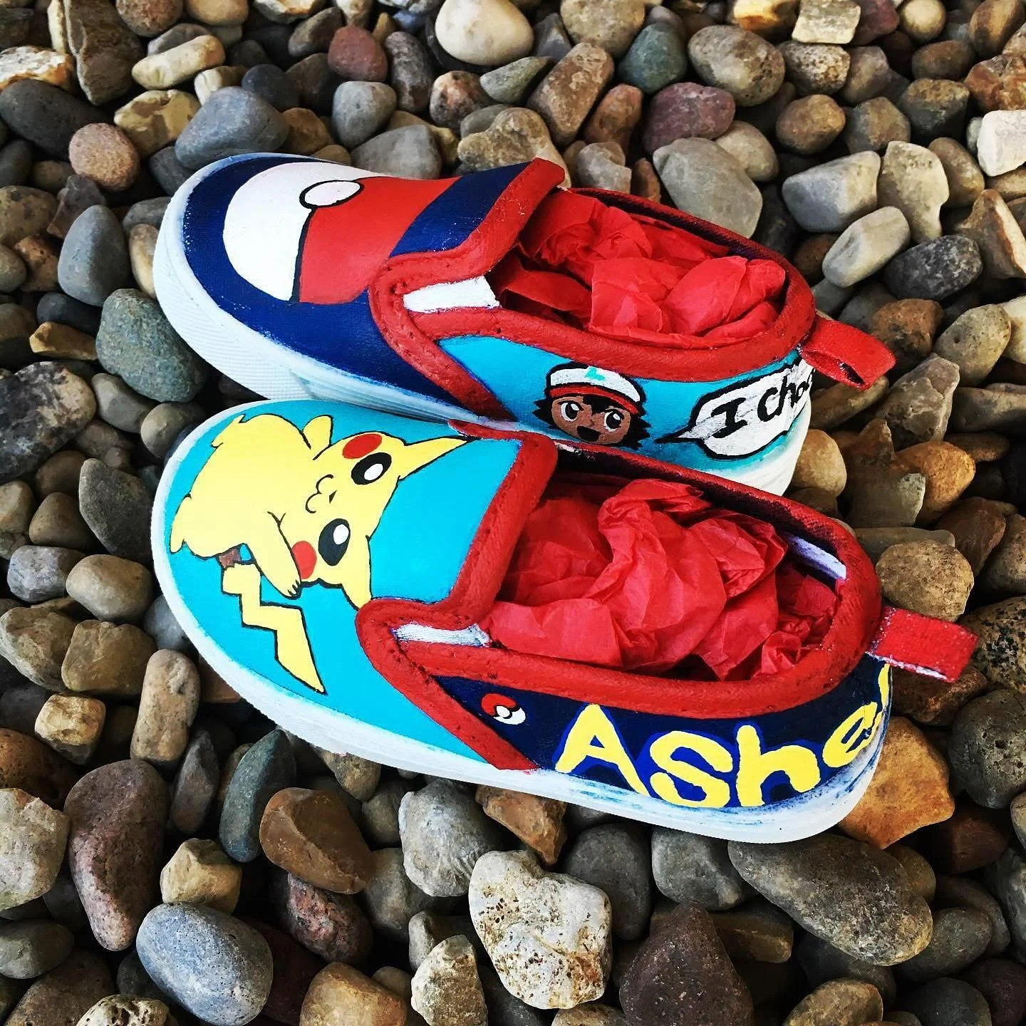 Central Illinois!
Interested in receiving free painted shoes or helping us create them? 
Contact us:
Call or Text: 309-550-4710
Email: victoria@artaltruistic.com
#LittleFeetBigDreams #volunteerpeoria #paintedshoes