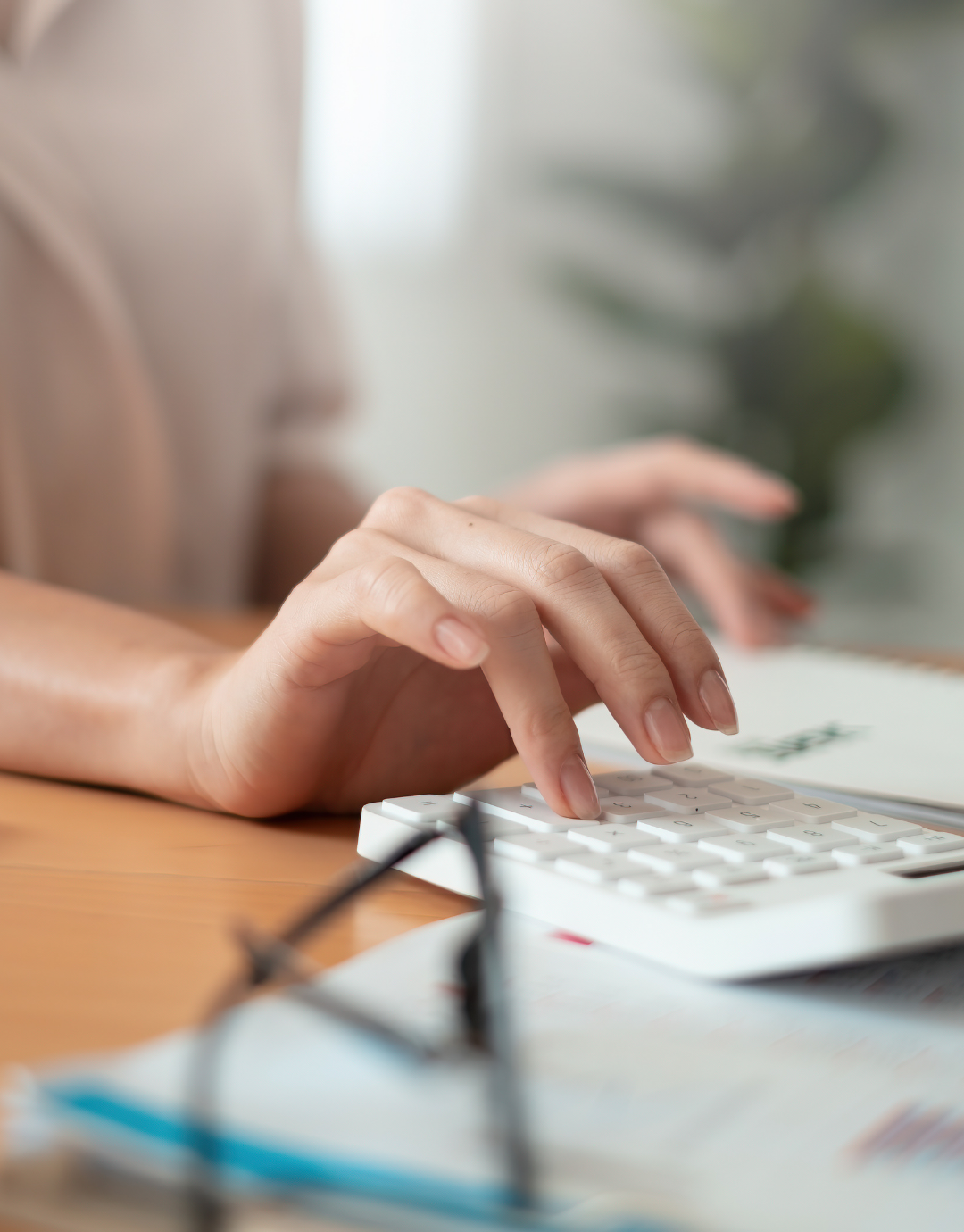 small business bookkeeping, monthly bookkeeping services, virtual bookkeeper, outsources bookkeeping, QuickBooks Bookkeeping, small business accounting services, remote bookkeeping services, financial reporting services, cash flow management