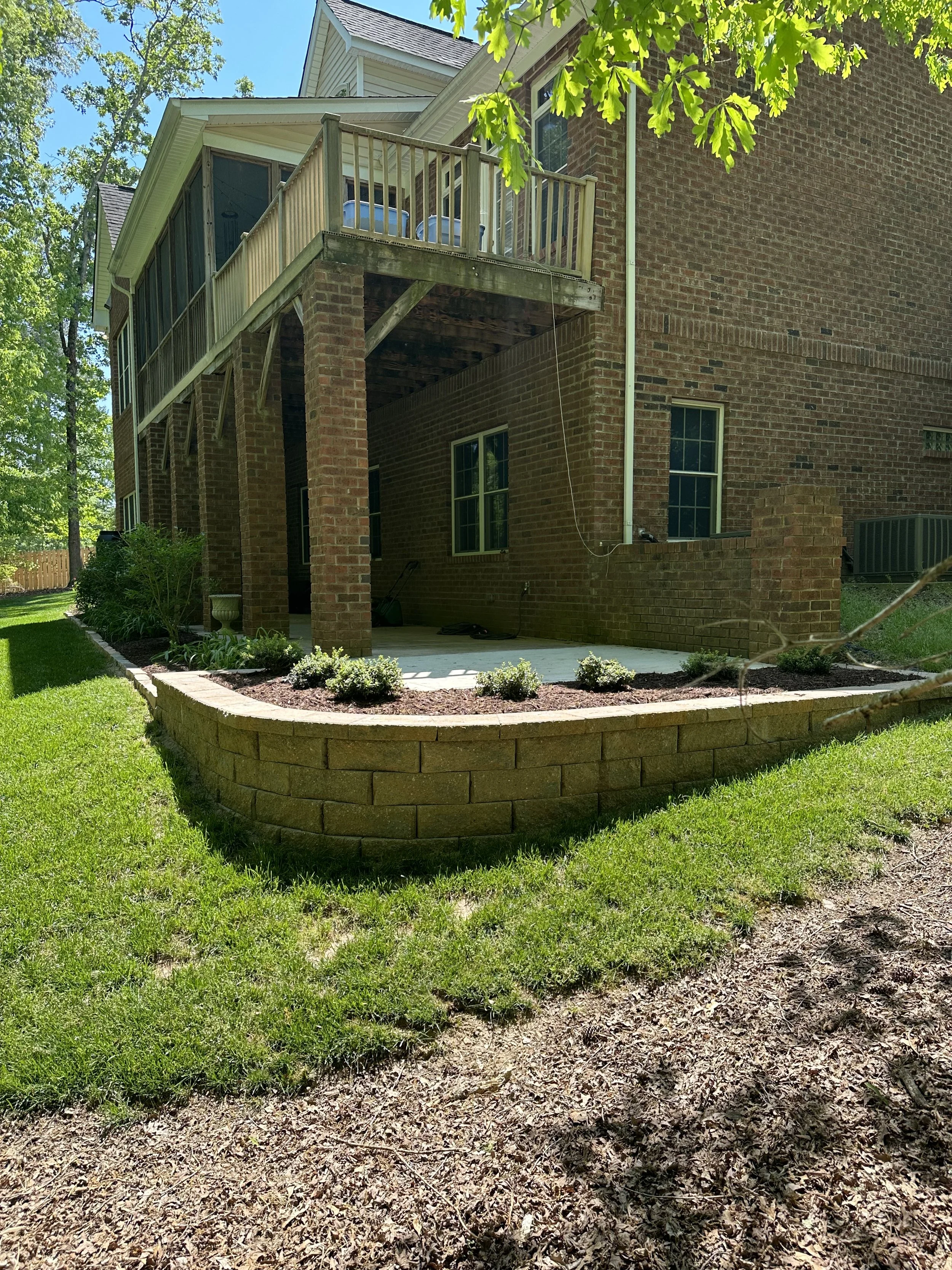 Oranssi carpenter using bench saw