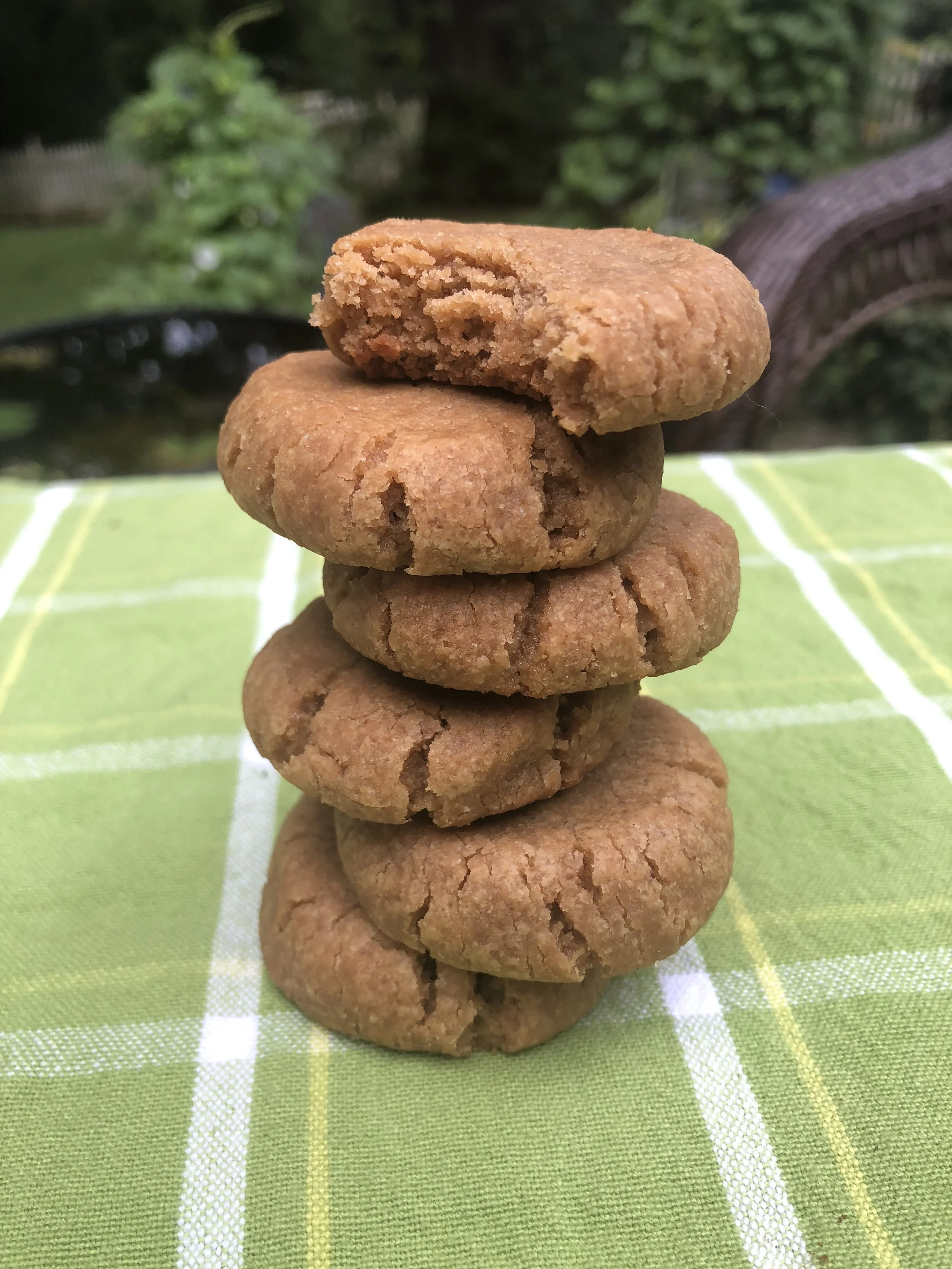 Bomb 6 Ingredient Peanut Butter Cookies (vegan + oil-free)