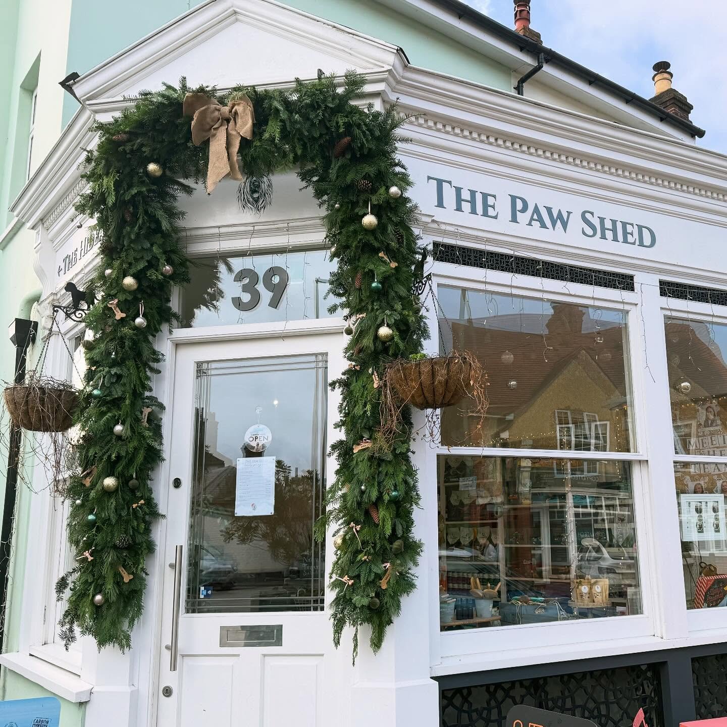 It&rsquo;s beginning to feel a lot like Christmas at @thepawshed ❄️ Just finished this gorgeous Christmas install at The Paw Shed in Reigate. Greens, golds and soft pinks were the vibe here. We wanted to keep it very natural but also very personal. I