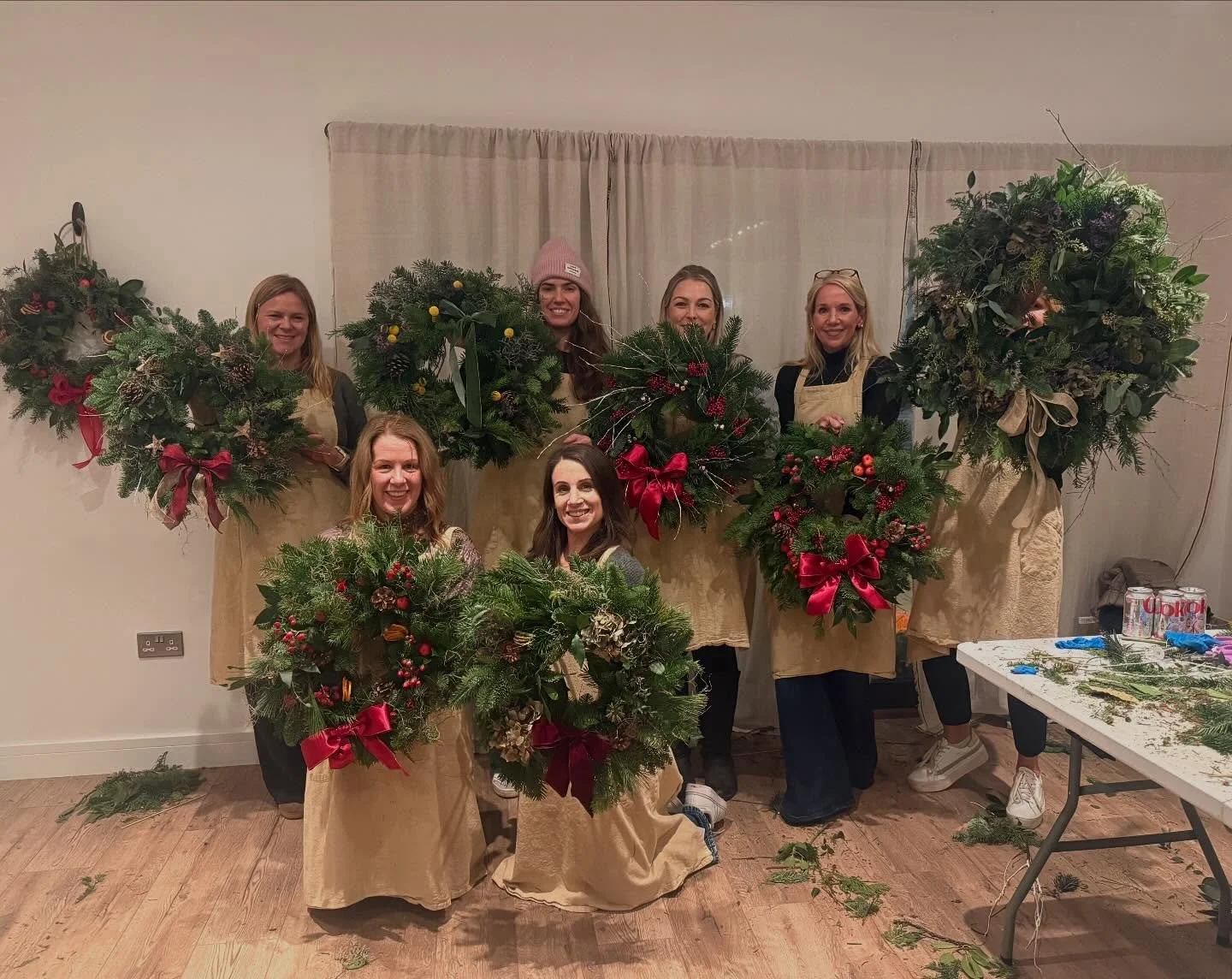 What masterpieces! Look at these incredible wreaths made by this lovely group of ladies from a local gym group. We had such a wonderful evening being creative, sipping prosecco and chatting away🎄❤️ I love the start of the festive season so much!

 #