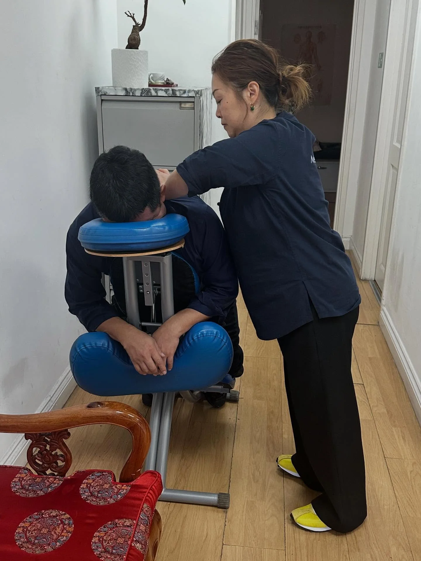 ✨ Hi everyone, I&rsquo;m Emily✨
With over 10 years of experience as a beauty therapist, I&rsquo;m excited to share my new Express Massage Service. 💆&zwj;♀️

In just a few minutes, you can release tension, re-energize, and revitalize your body and mi