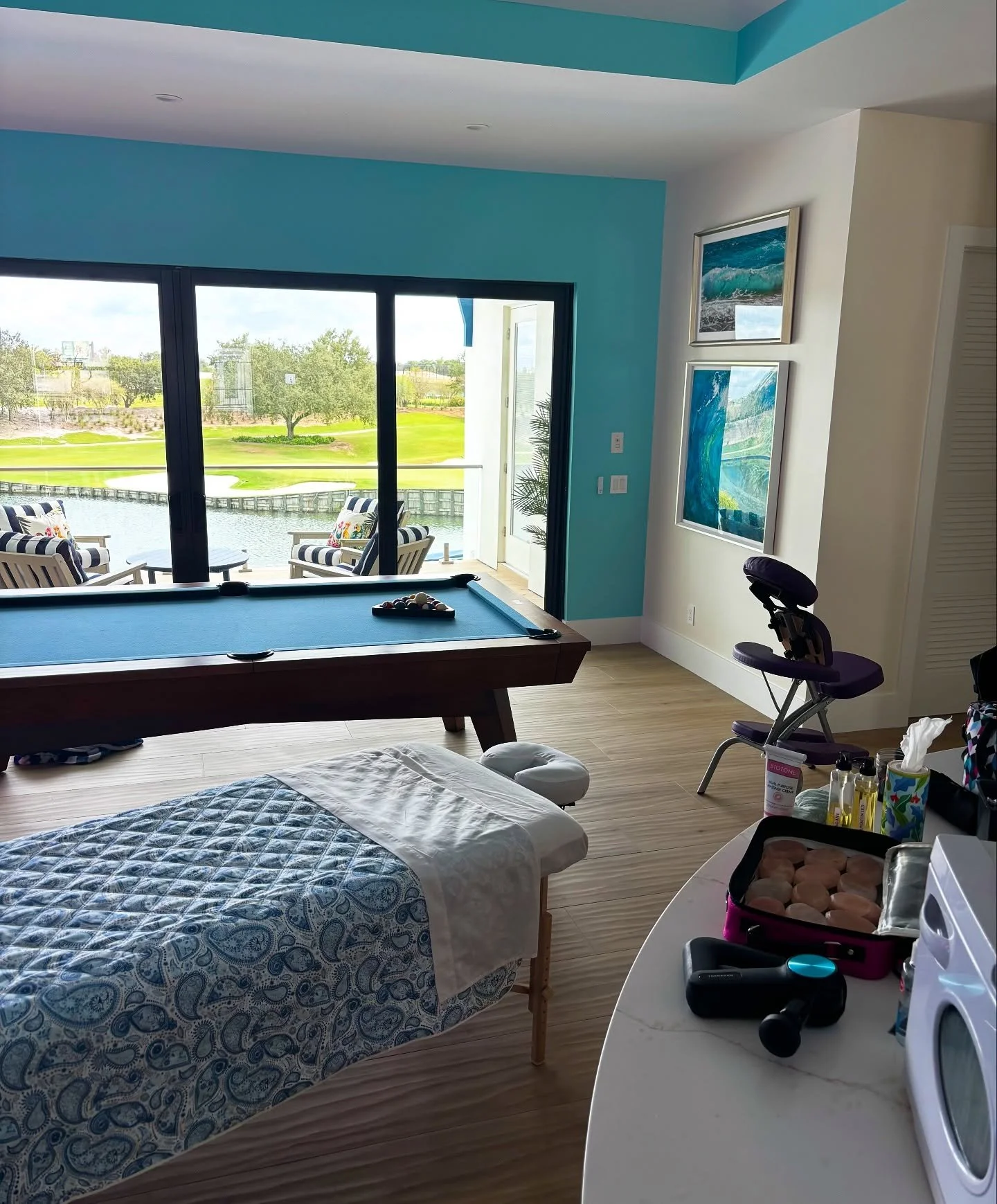 Ready to melt the stress away? Treat yourself to a blissful massage in the comfort of your own home! 
Send us a DM to book now or text 407-504-1532. 
📍 Reunion Resort 
#mobilemassage #spaathome #massagetherapist #massagetherapy #theragun #earthli