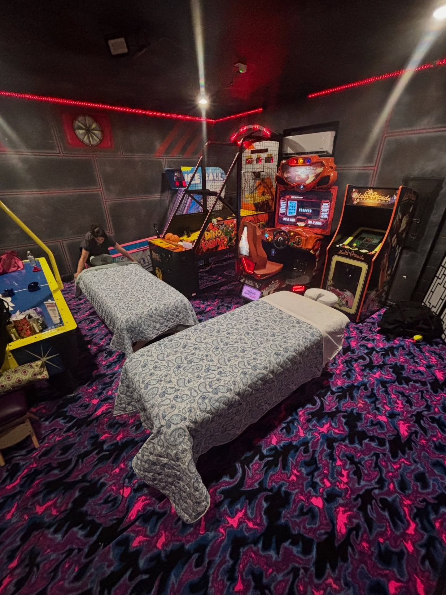 Couples massage in an arcade room? Sure! We got you. 

#mobilemassage #mobilemassagetherapist #couplesmassage #massageflorida
