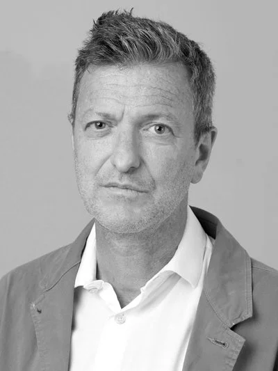 Headshot of Caspar Llewellyn Smith