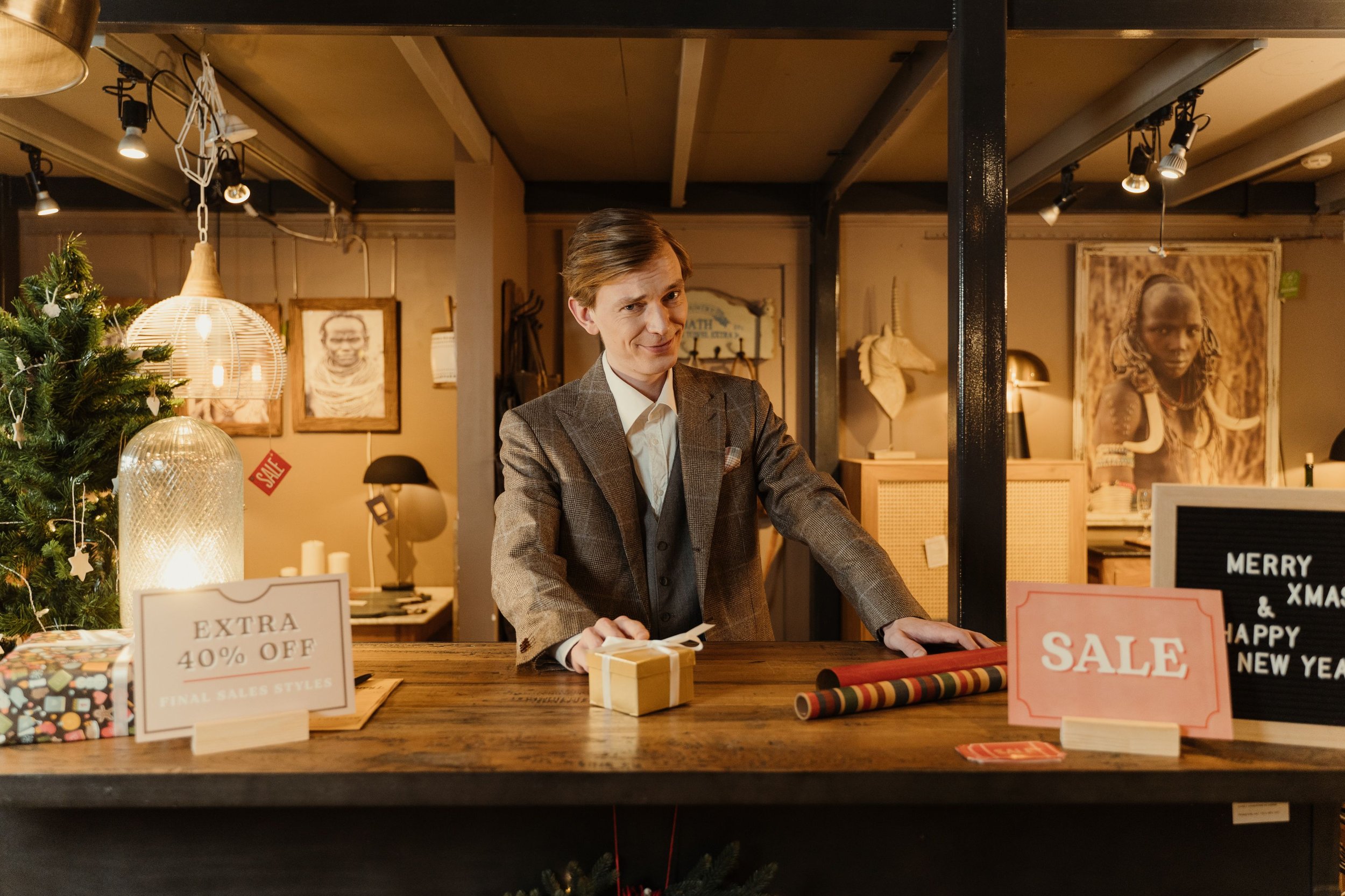Payroll for Retail Employees and Store Managers: The Complete Retail HCM Software Guide