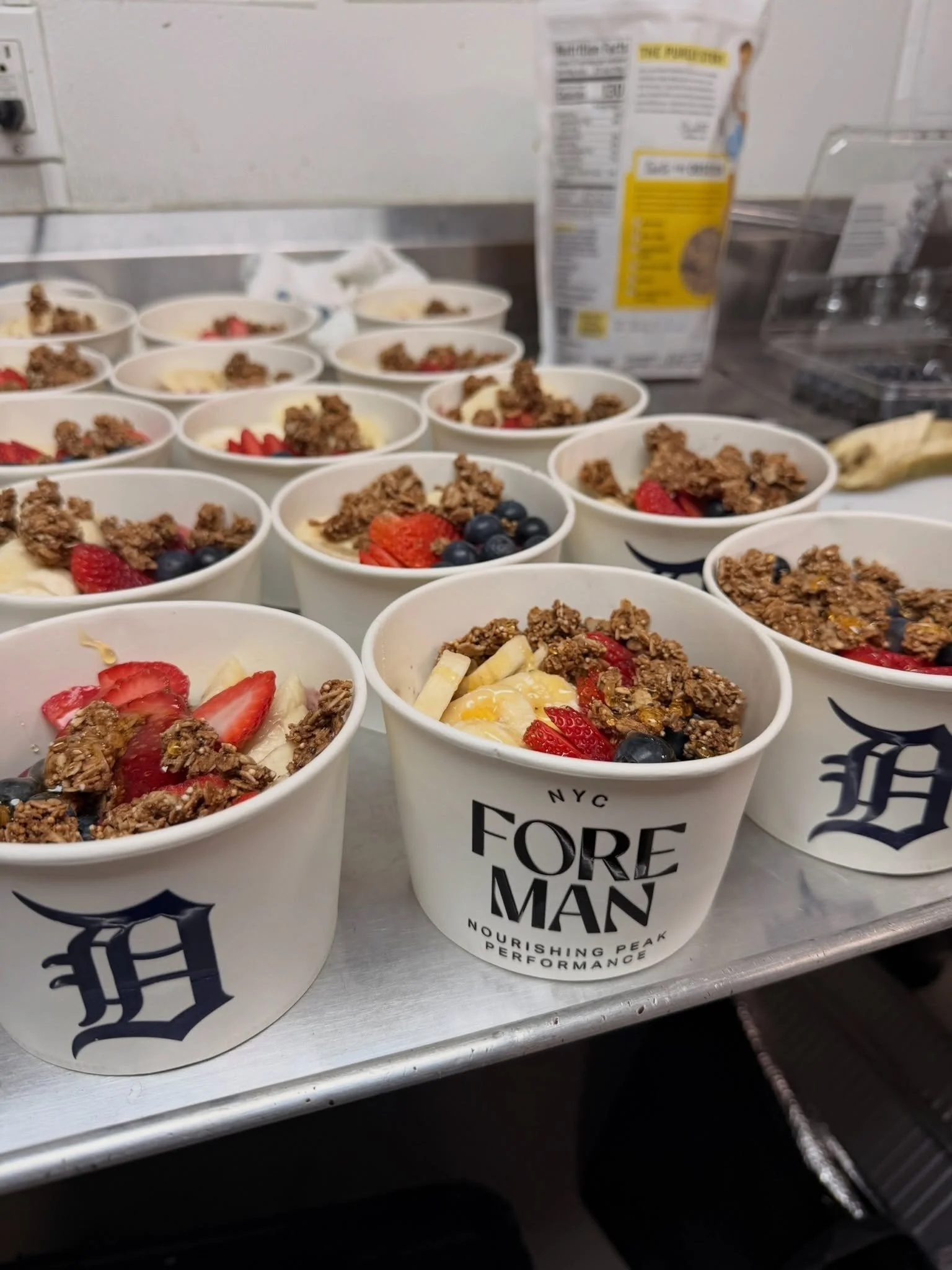 Good things come in *custom* packages >>🍓🫐🍯>>

#nyccatering #nycchef #custompackaging #baseball #nyc