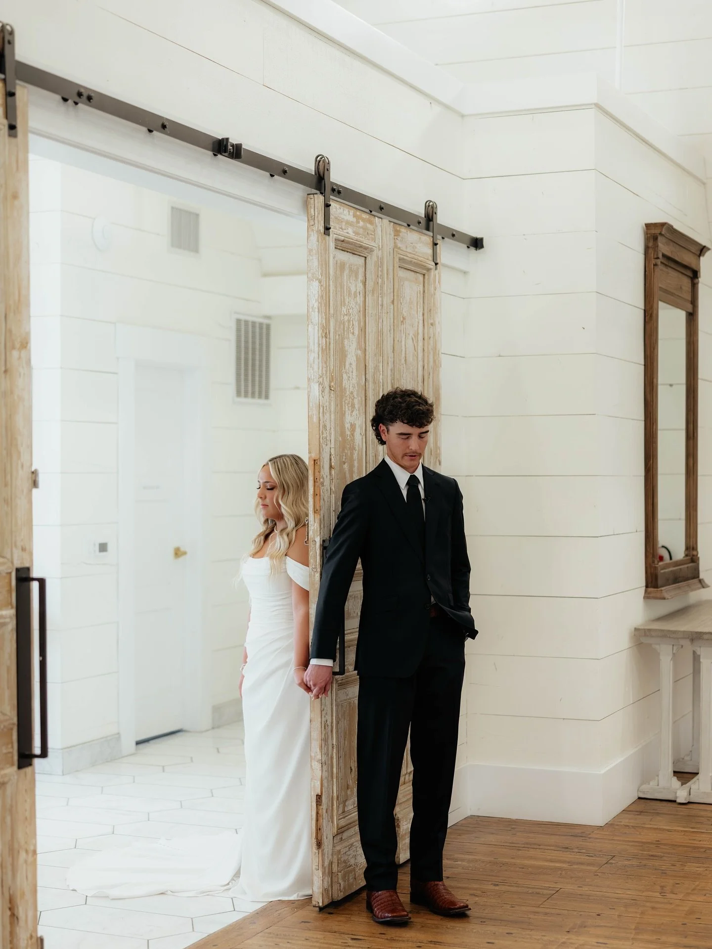 There&rsquo;s something so powerful about slowing down on your wedding day to just be still together. Ellie &amp; Evan&rsquo;s first touch was the sweetest pause before forever 🕊️🙌🏼✨