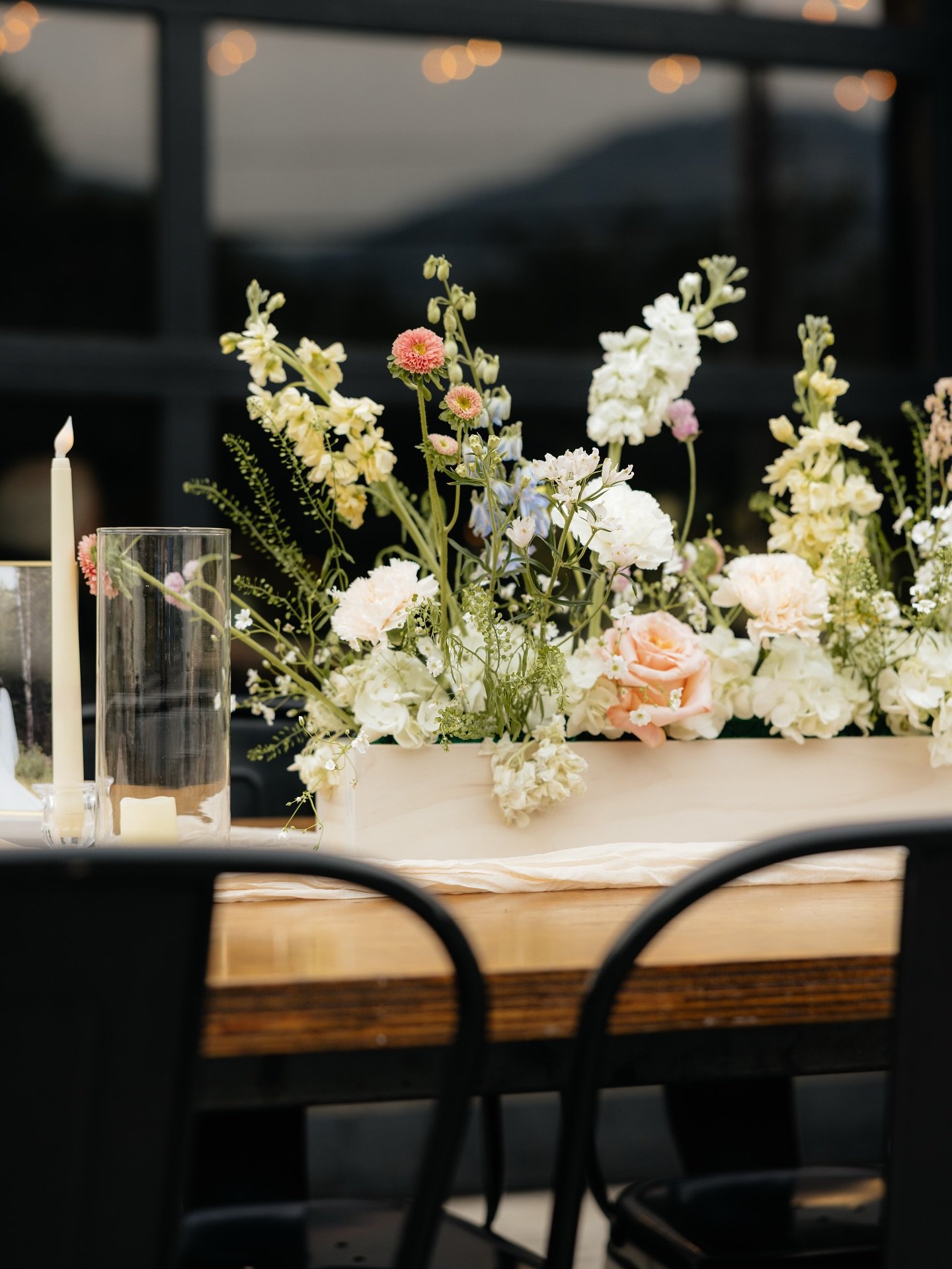The perfect wedding palette deserves the perfect florals and @canopy_floral DELIVERED🤍✨🌸