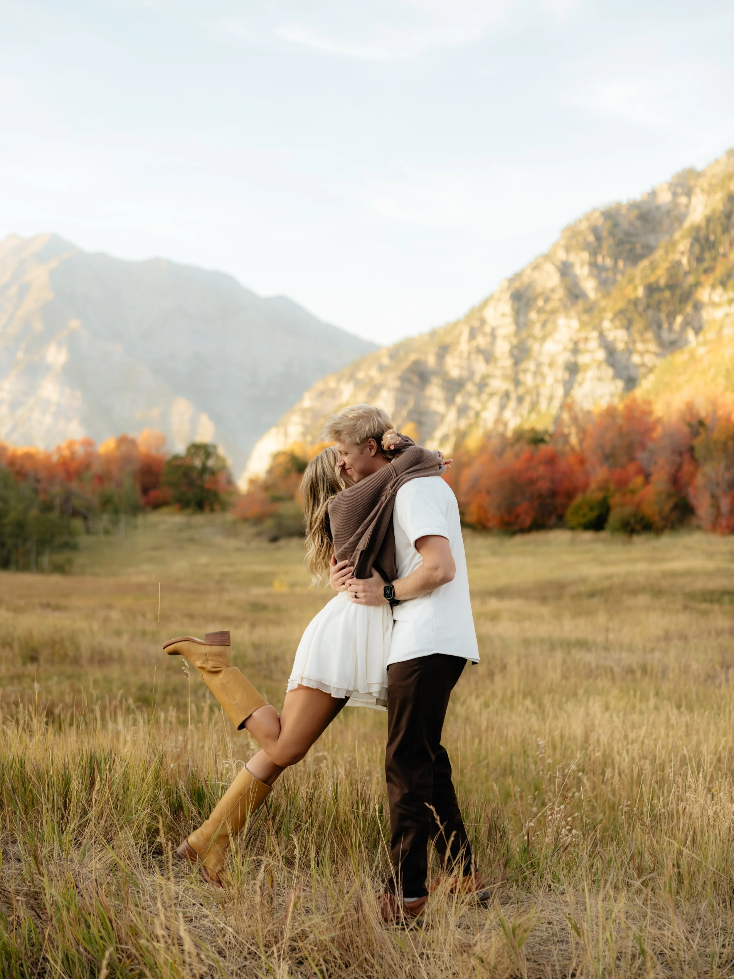 There&rsquo;s truly nothing better than a cozy fall evening in the mountains with your favorite person🍂🤎☕️✨