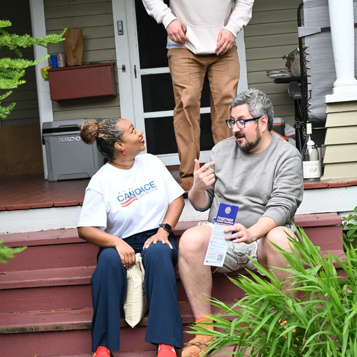 Our city is stronger when everyone has a voice. You vote for me, I listen to you. That's my promise. I want every resident to feel seen, heard, valued, and respected in every decision that our DC Council makes. 

#CandaceForDC #CommunityCentered #Lea