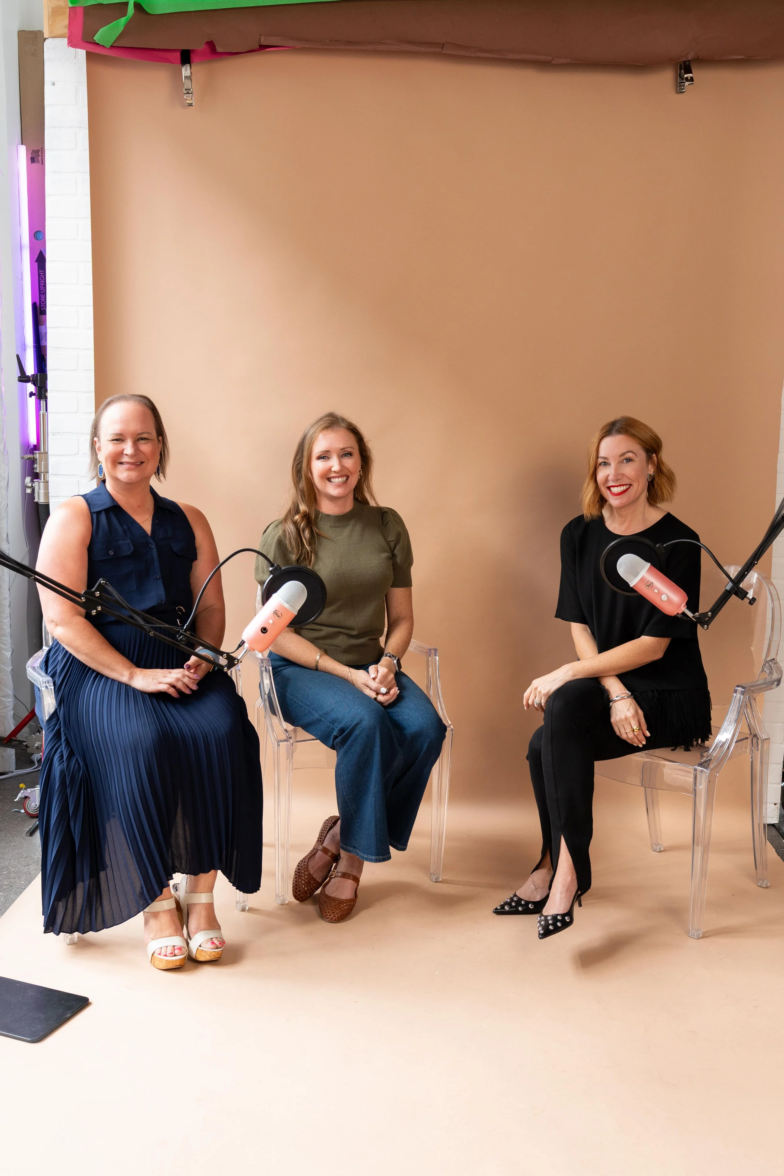 Talking with Amy Seeman of A Common Thread podcast which inspired Amy Brace to start their podcast with Jenna!