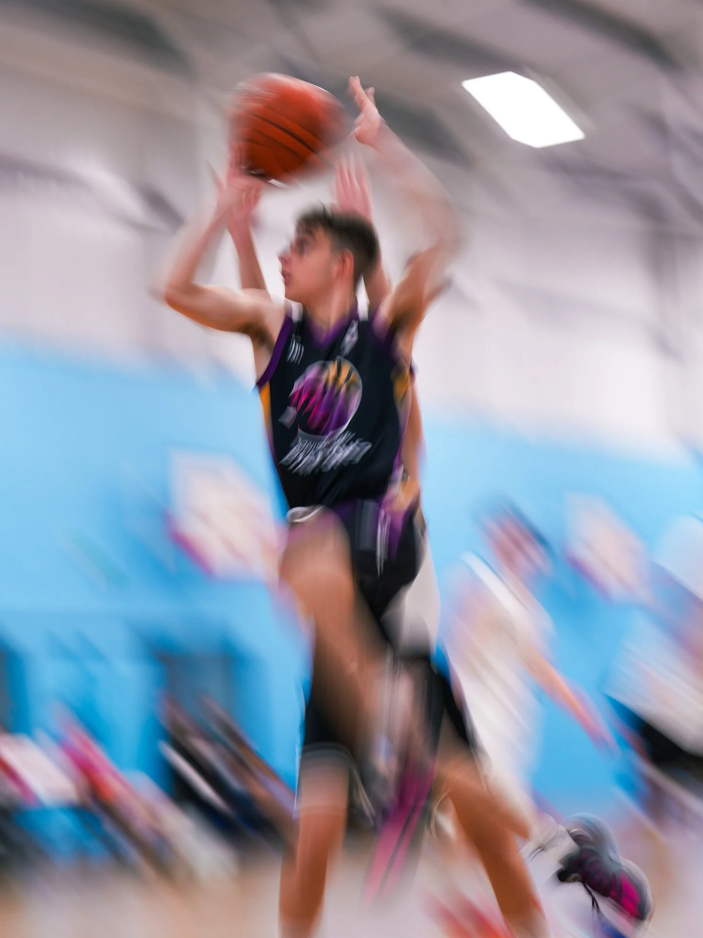 ghosting through 😶&zwj;🌫️

📸 from Saturday&rsquo;s U17 friendly against Derby Trailblazers

@donisthorpe_comm_grp 
#HauntTheCourt #PhantomsBasketball