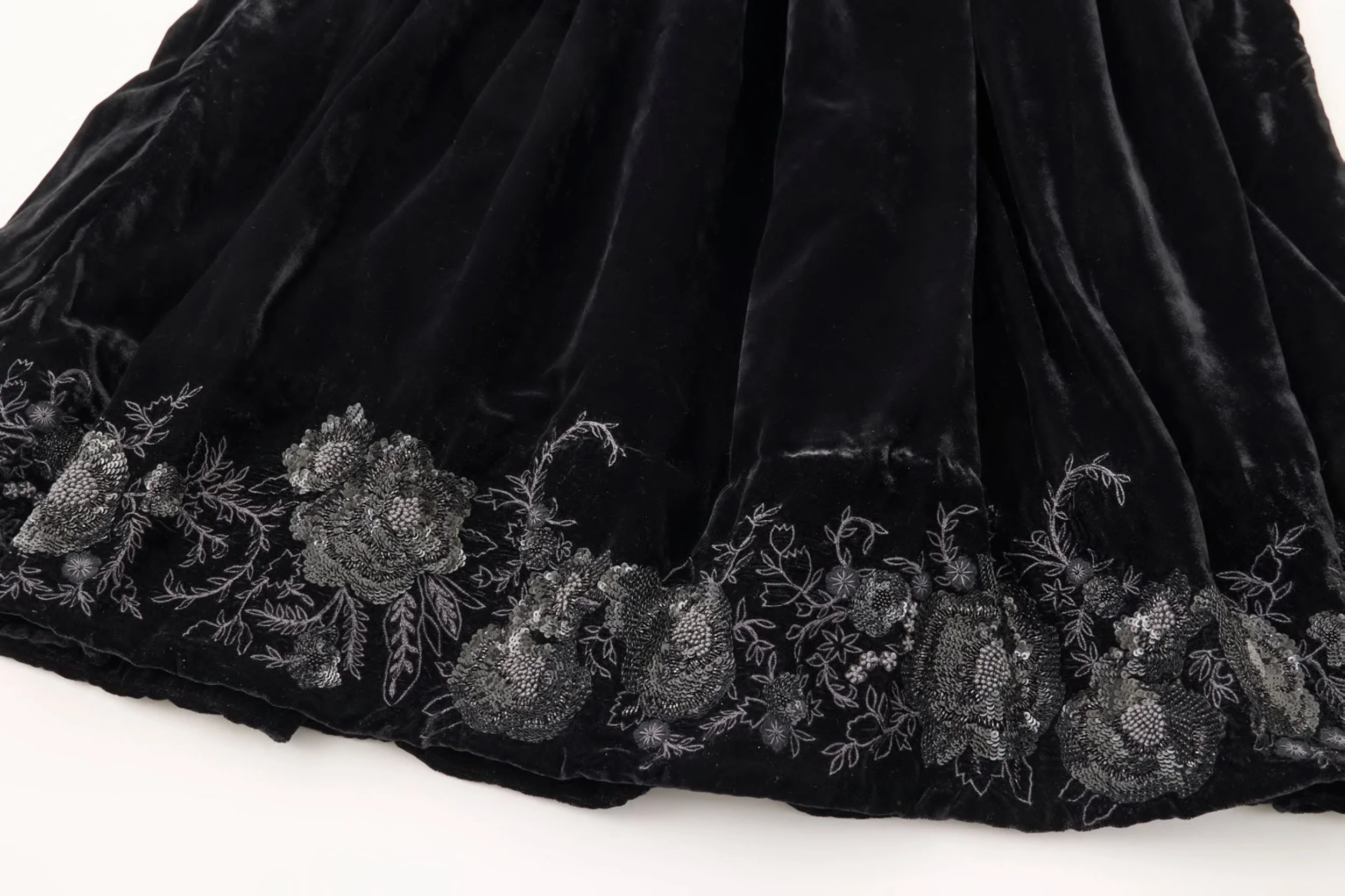 AODRESS_FW26_49_OnassisRosesSkirt-detail.jpg