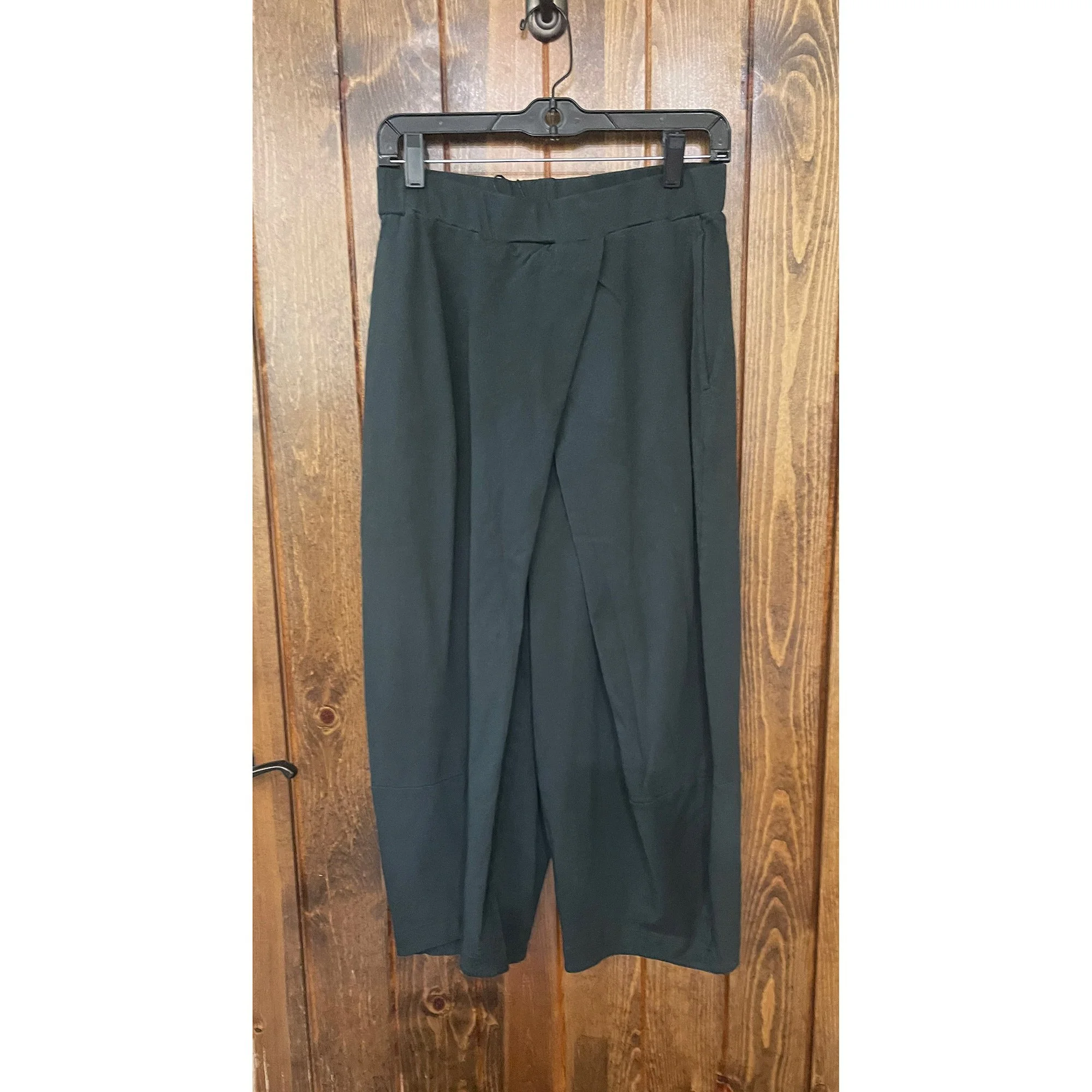 Black Label Cropped Trousers in Forest