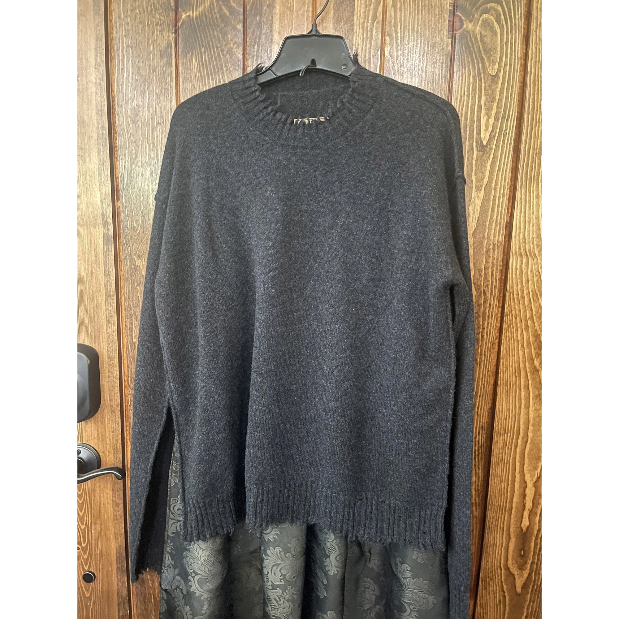 100% Cashmere Round Neck Top in Dark Grey