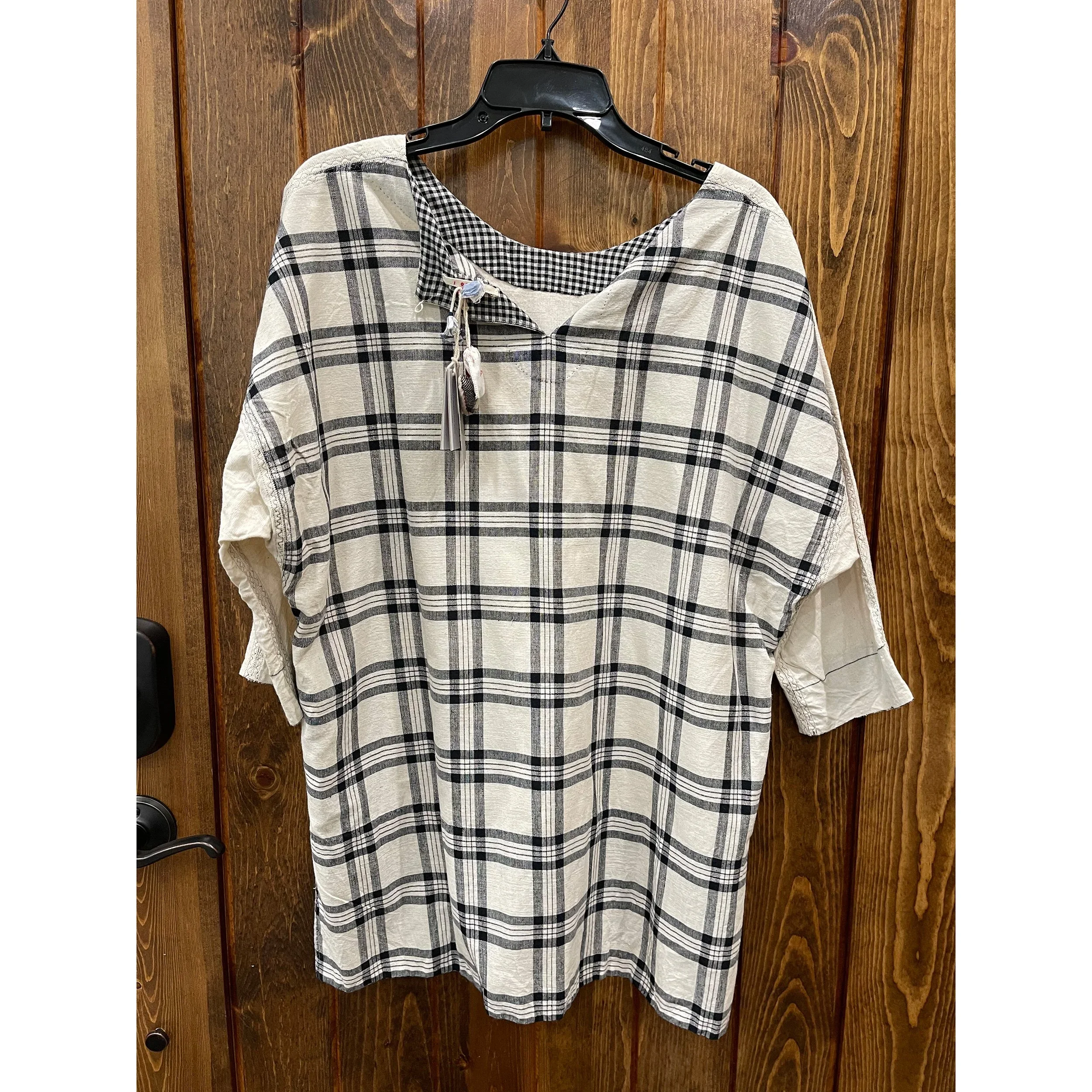 Pero_03_white-plaid-v2.webp
