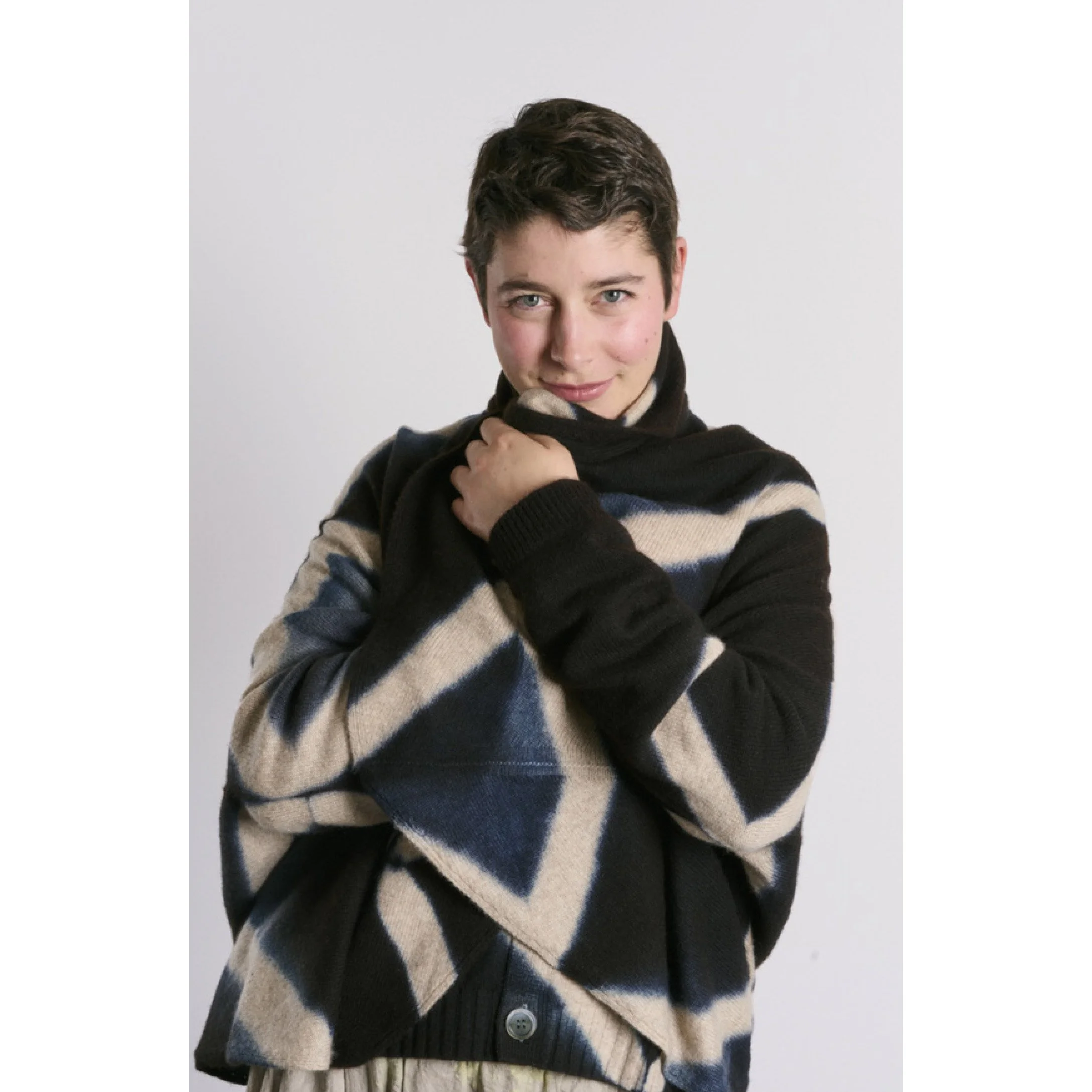 (Pre-Order) 100% Cashmere Seamless Upside-Down Cape