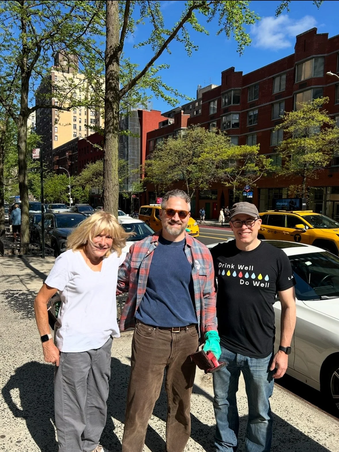 Rain or shine it was a beautiful weekend in District 69 ☔️🌷

Featuring time spent cleaning the block with the West 95th Street Block Association, tabling with Three Parks Independent Democrats and our growing team of fellows &amp; volunteers, honori