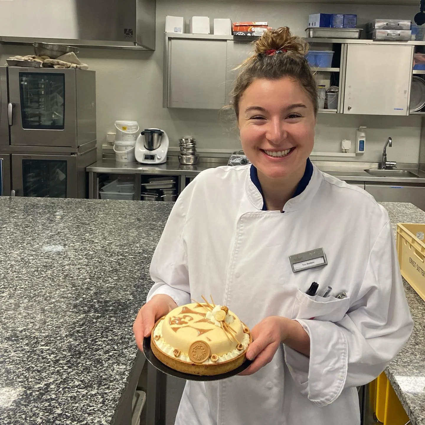 And we&rsquo;re done!

For our final exam, we designed a tart and chocolate showpiece ✨

My tart:
&bull; hazelnut sweet pastry
&bull; baked apples in hazelnut cream
&bull; caramelized white chocolate and hazelnut crunch
&bull; vanilla namelaka
&bull;