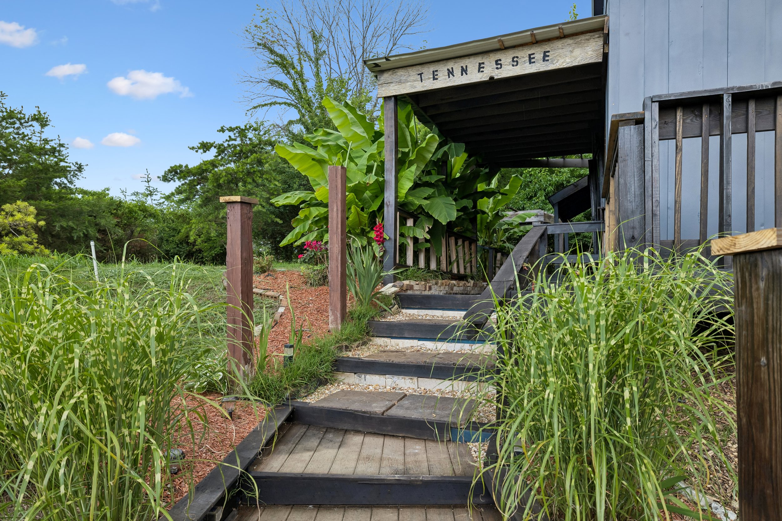 A Barndominium, Five Acres, and a Town Square Worth Bragging About: 183 Phosphate Ln, Gallatin, TN