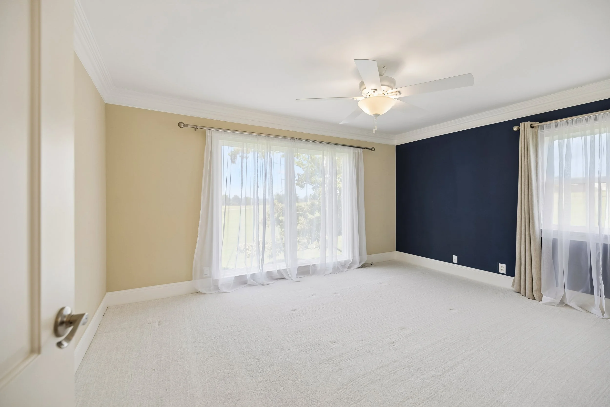 16-1411 Fairview Dr - 018.jpg