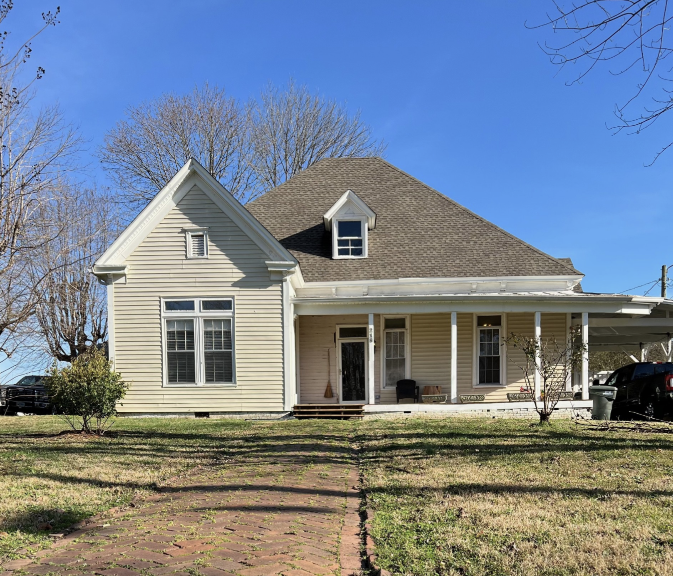 218 Walnut Street in Springfield, Robertson County, Tennessee 