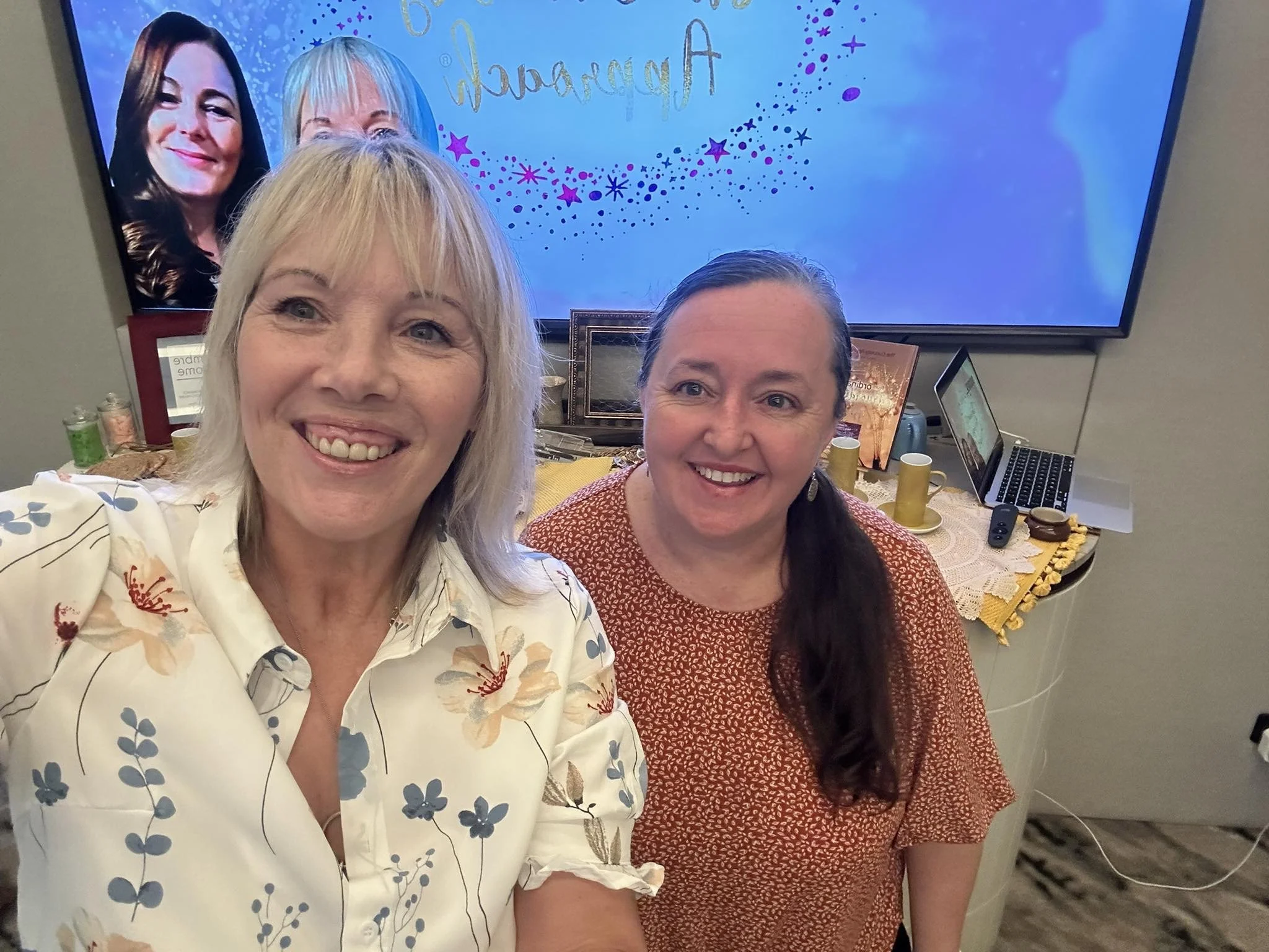 Ella de la Motte presents - Discover The Curiosity Approach with Special guest, Steph ✨