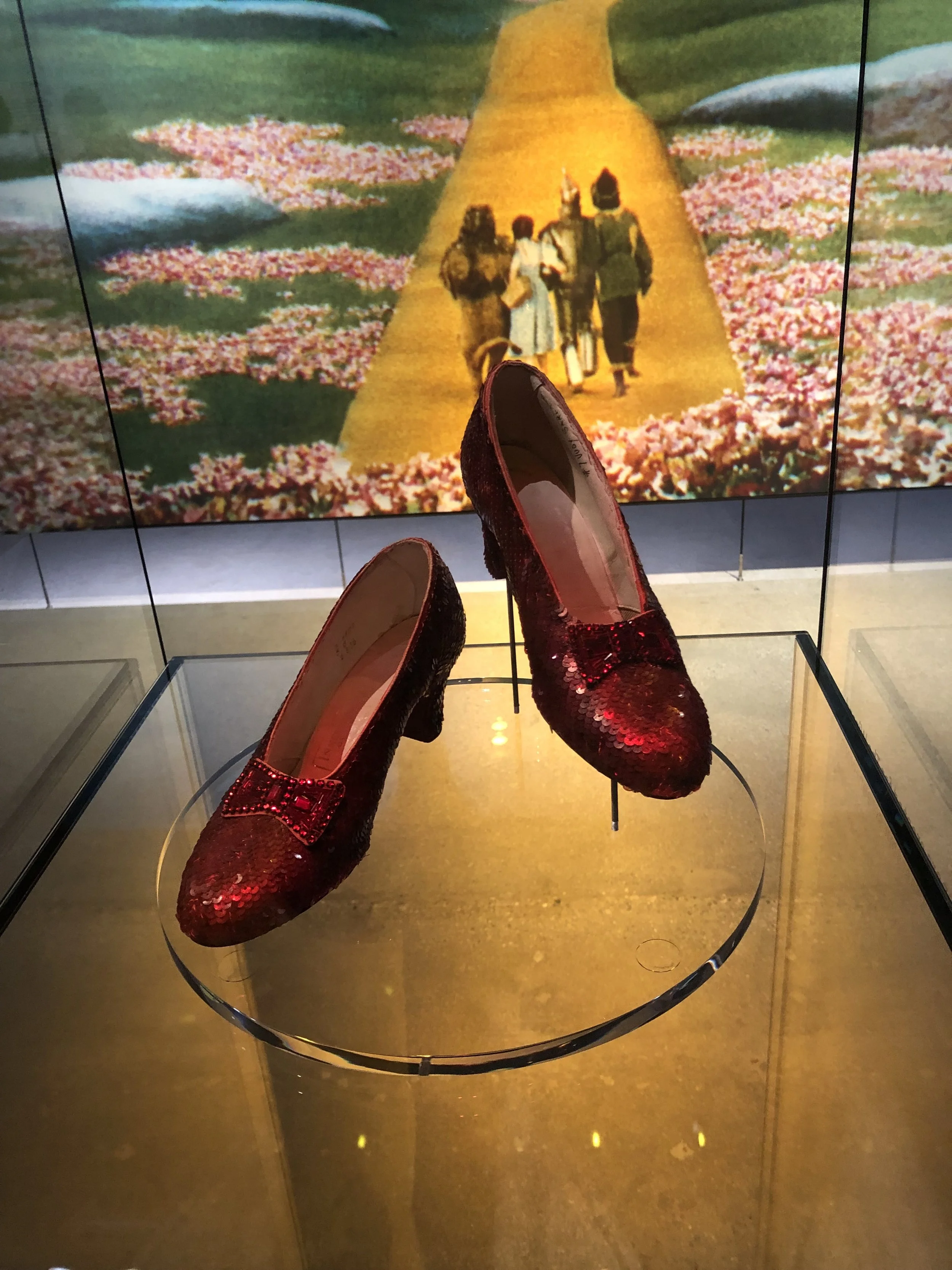 THE WIZARD OF OZ ruby red slippers