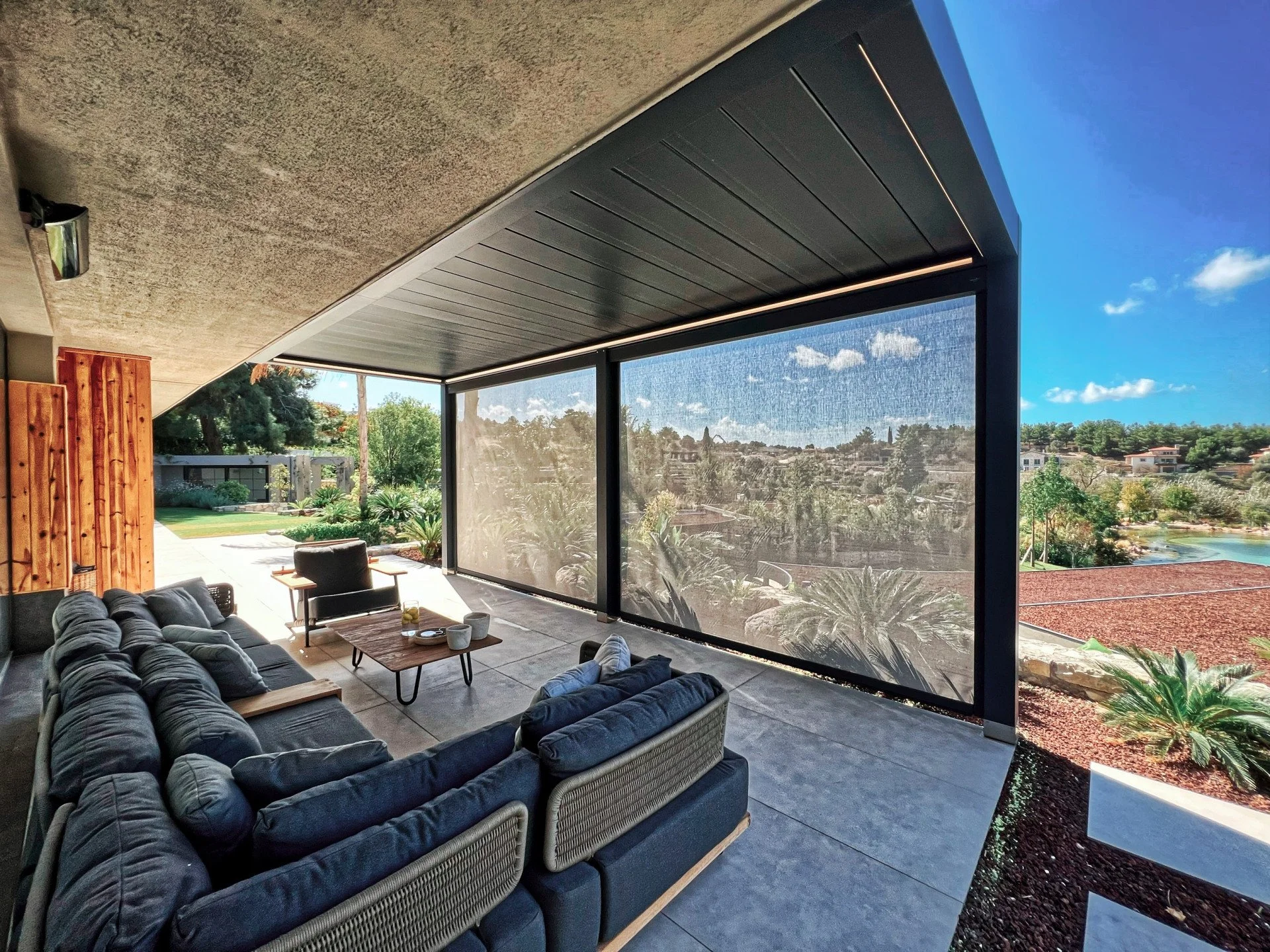 High-performance Soltis architectural mesh fabric