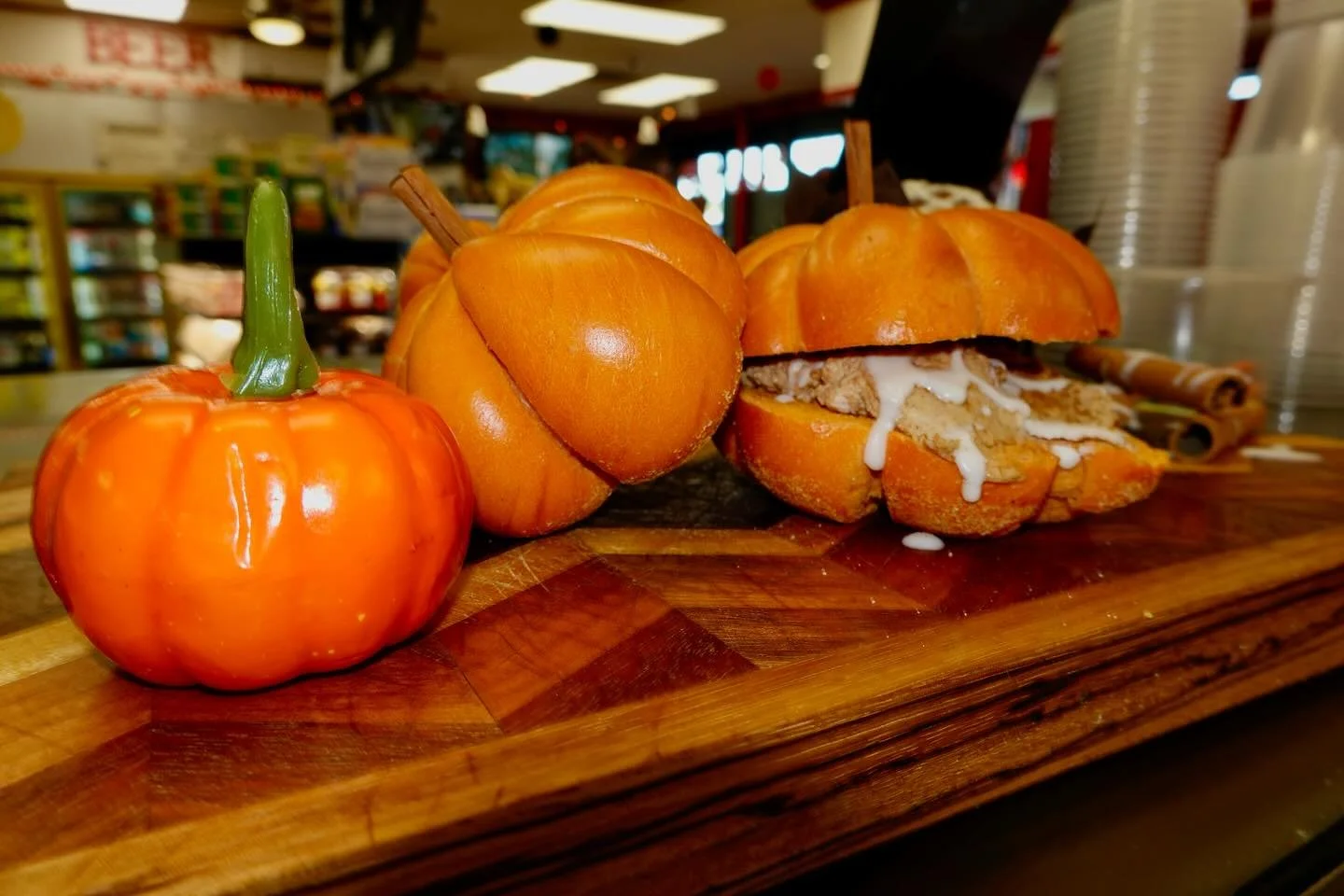Pumpkin on pumpkin perfection 🎃🥯 Try our pumpkin bagel with pumpkin cream cheese &mdash; fall in every bite!