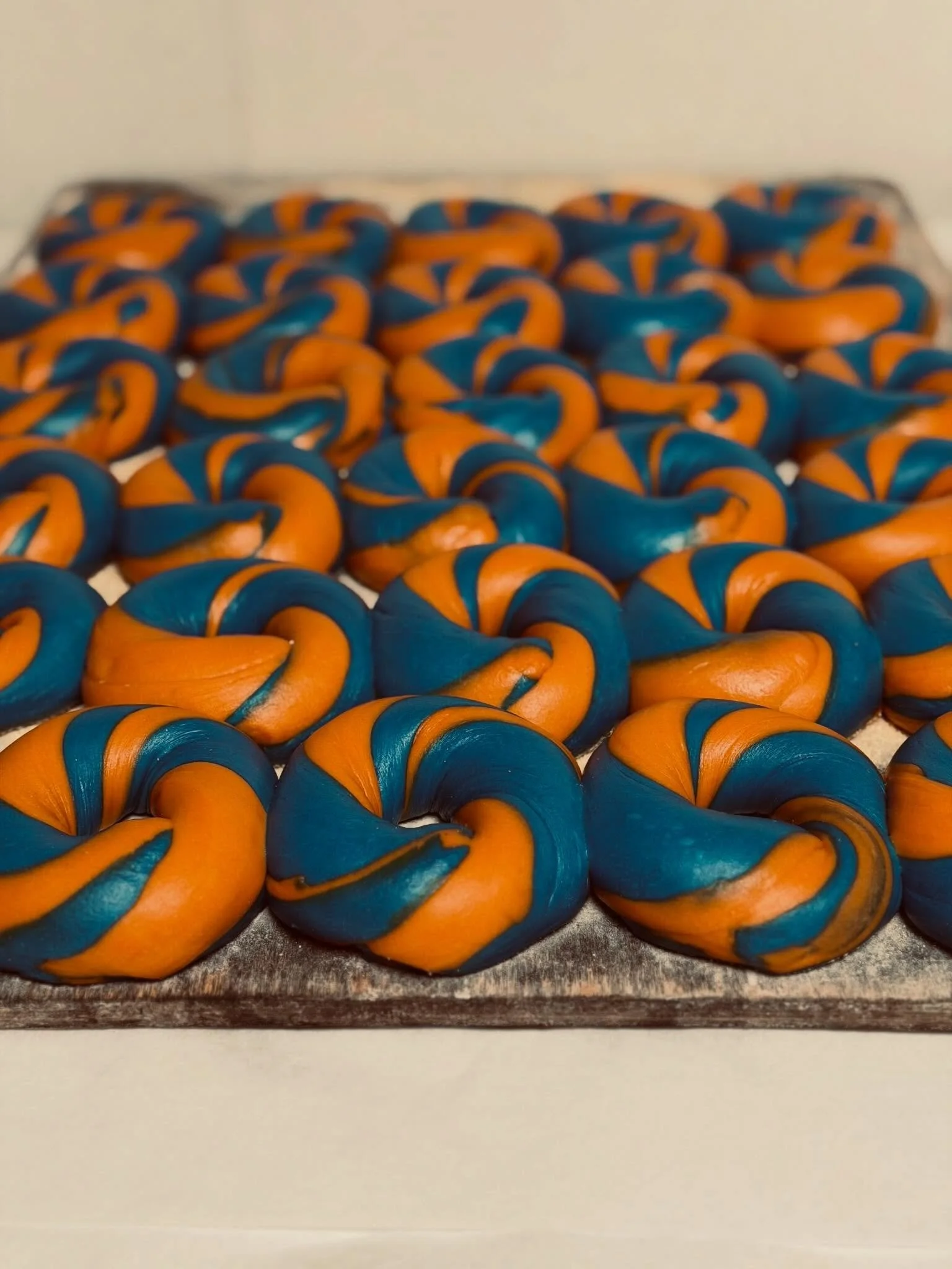 One city. One team. One perfect bagel. Orange and Blue bagels until the championship comes home. 🥯🙏🏼#knicks #bagel #orange #blue #nbaplayoffs @nyknicks
