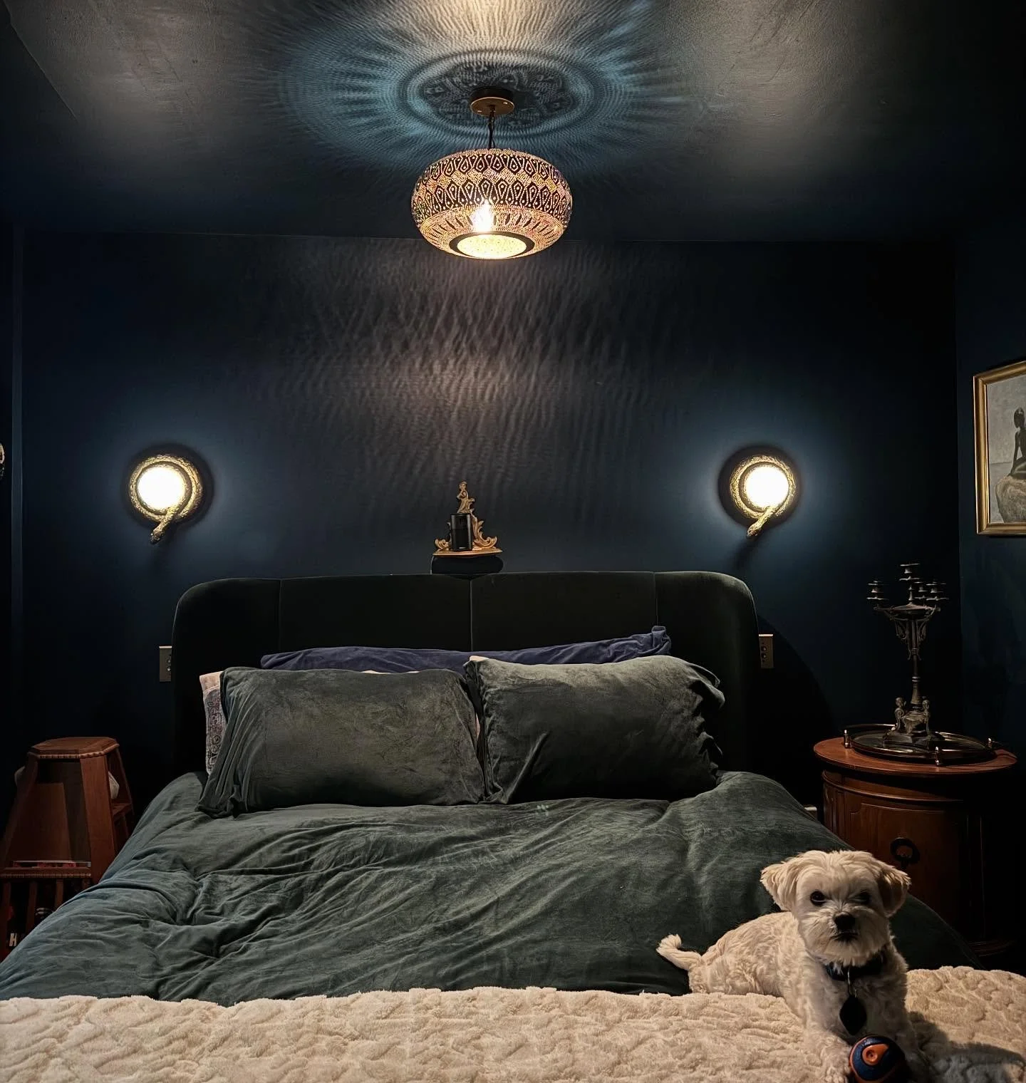 This is your sign to go with the dark paint. Thank you @clansycampos for your color consult services!!