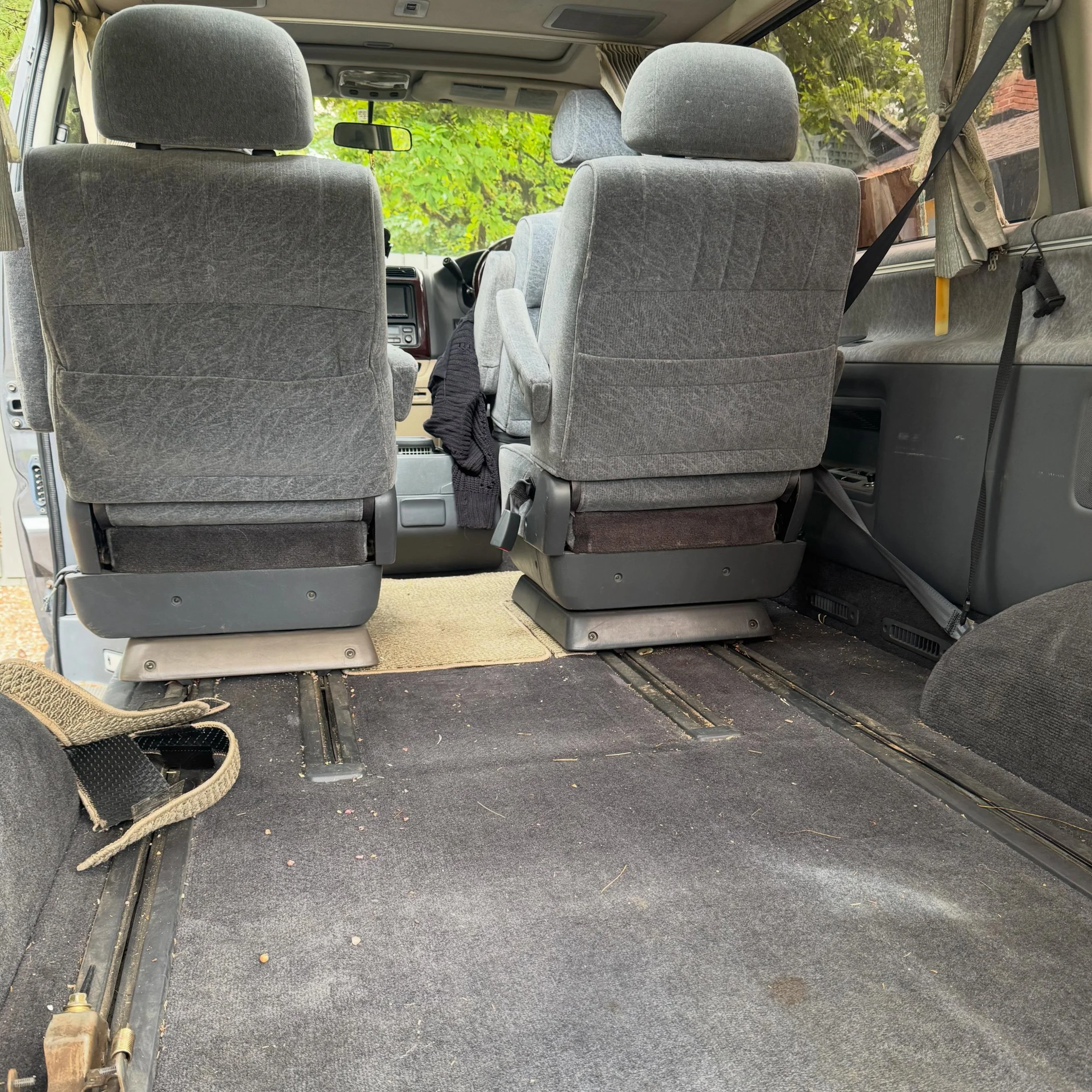 Before and After.
Thank you to @flash6869 , my clever partner in all things whimsical, for getting me back on the road again! This build was 💯 reclaimed and salvaged items. 😍😍😍 #1994ToyotaGranvia &ldquo;right hand drive