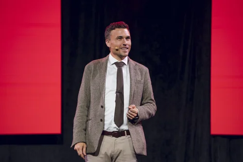 Andy Nunn performing as a mentalist for a corporate audience