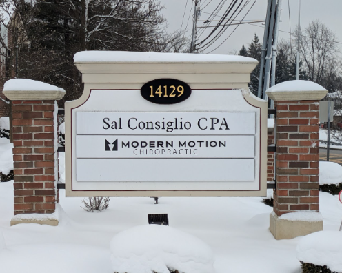 Exterior sign for Modern Motion Chiropractic and Acupuncture in North Royalton, Ohio, located on State Road, helping patients easily find the clinic for chiropractic, acupuncture, and functional medicine services.