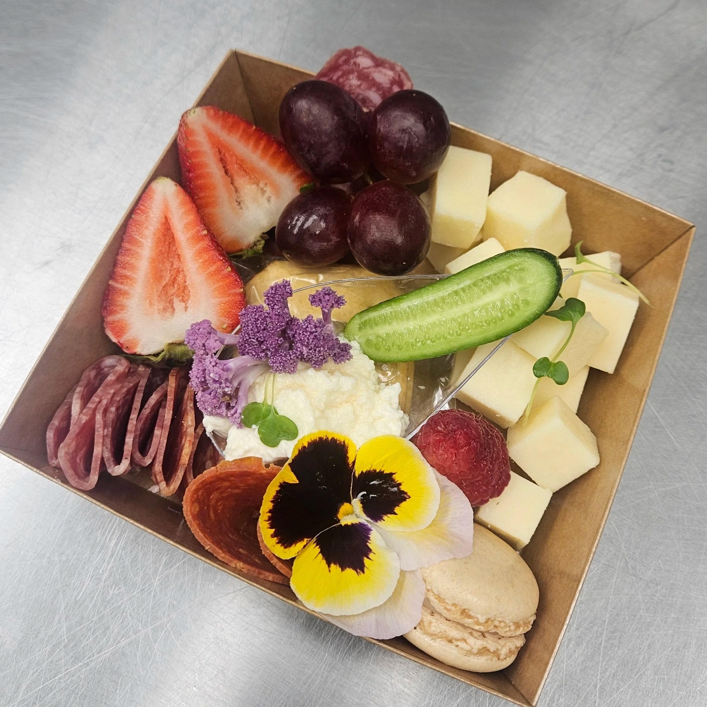Late-Night Wedding Snacks: The Trend Couples Are Loving in 2026
