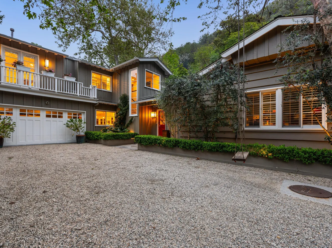 3354 Mandeville Canyon Rd  |  $3,995,000 | Los Angeles, CA 90049