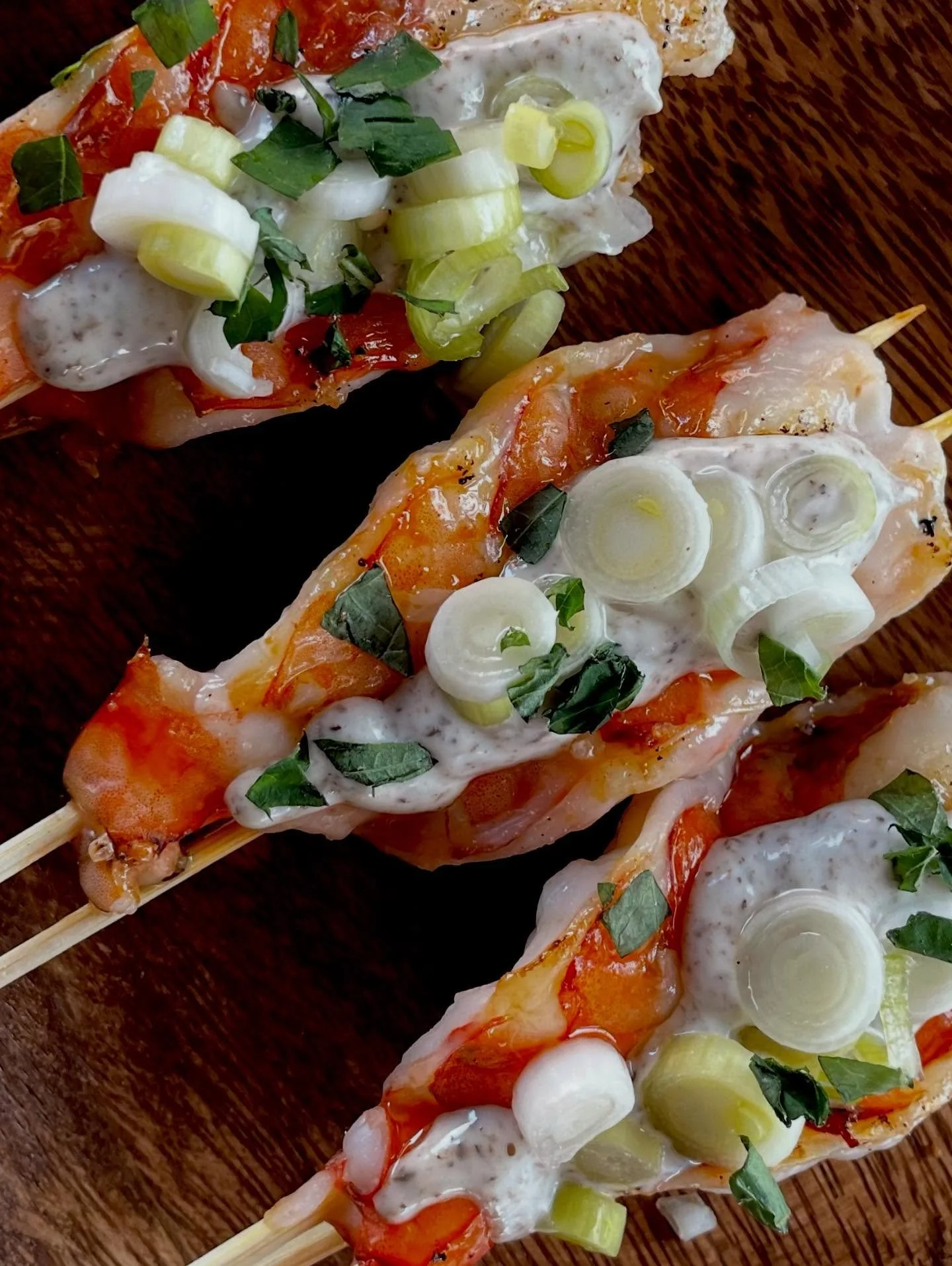 🦐 One of the skewers on the menu at @distilleryto Winter Village &mdash; Shrimp with yuzu aioli, topped with pickled green onion and shiso. 🤤 

#StickShiftRobata #DistilleryWinterMarket #TorontoEats #Shrimp #YuzuAioli #Shiso #BinchotanCharcoal #Fas