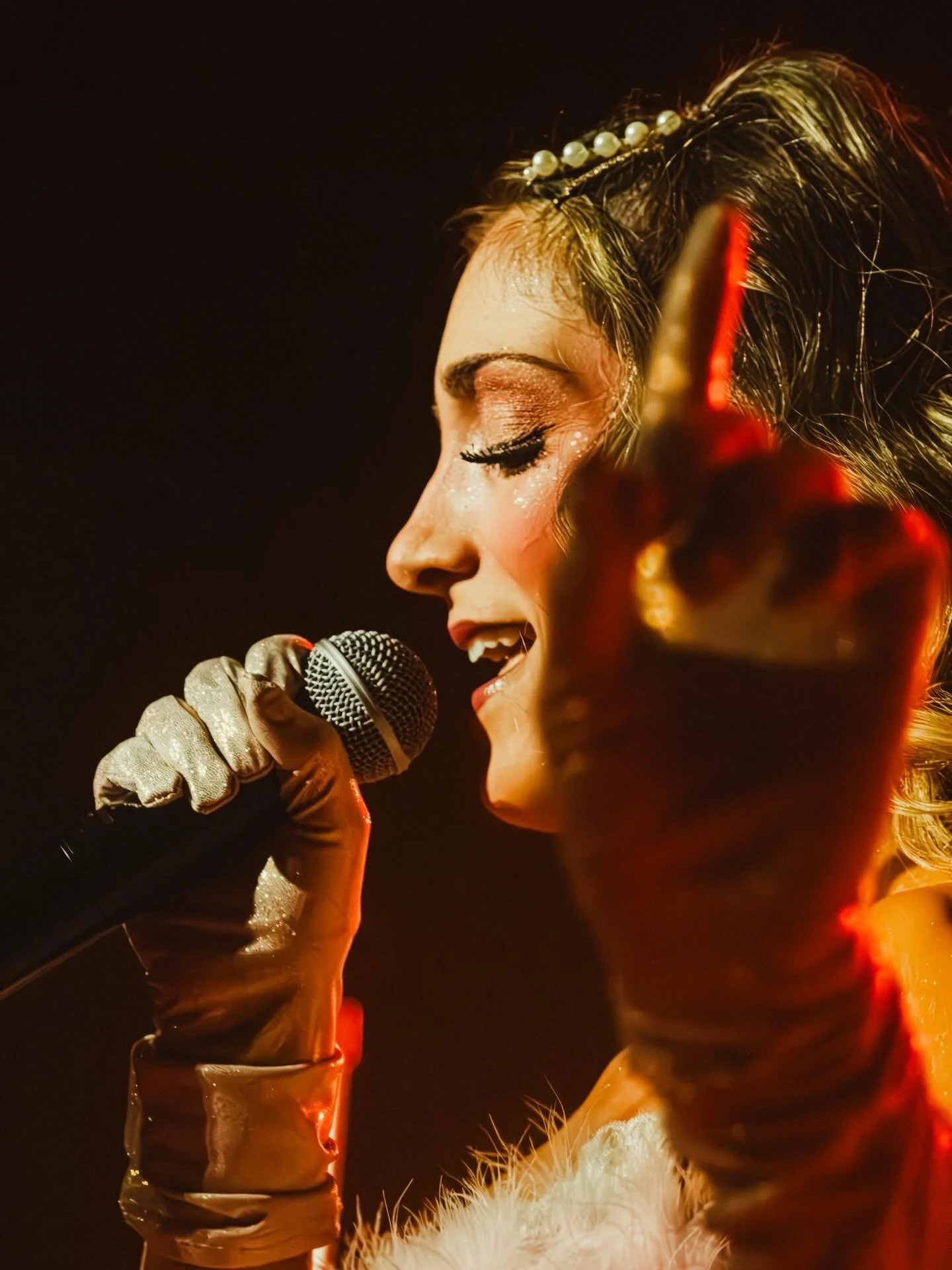 @bellaamelius ✶⋆.˚