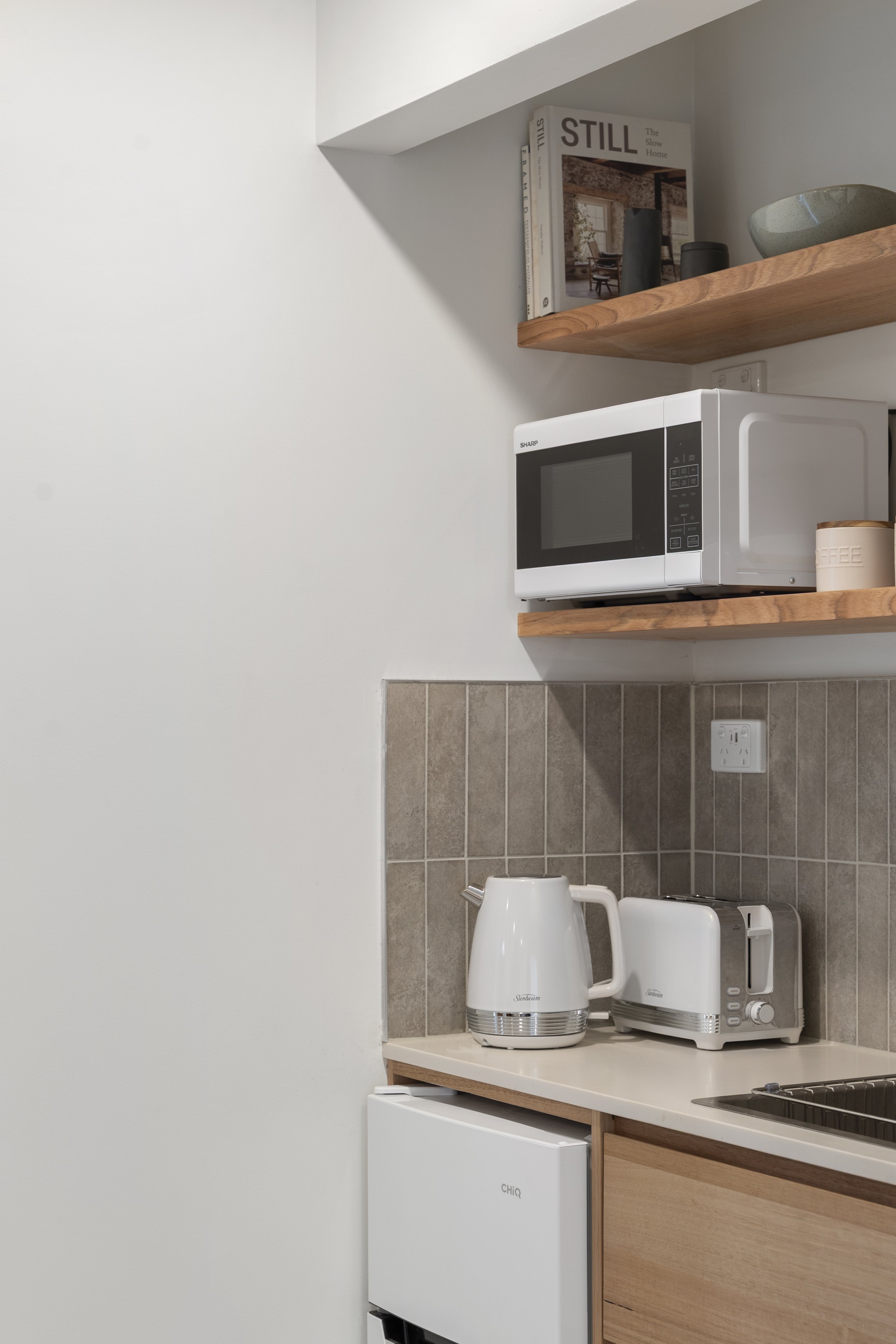 6 Kitchenette a.jpg