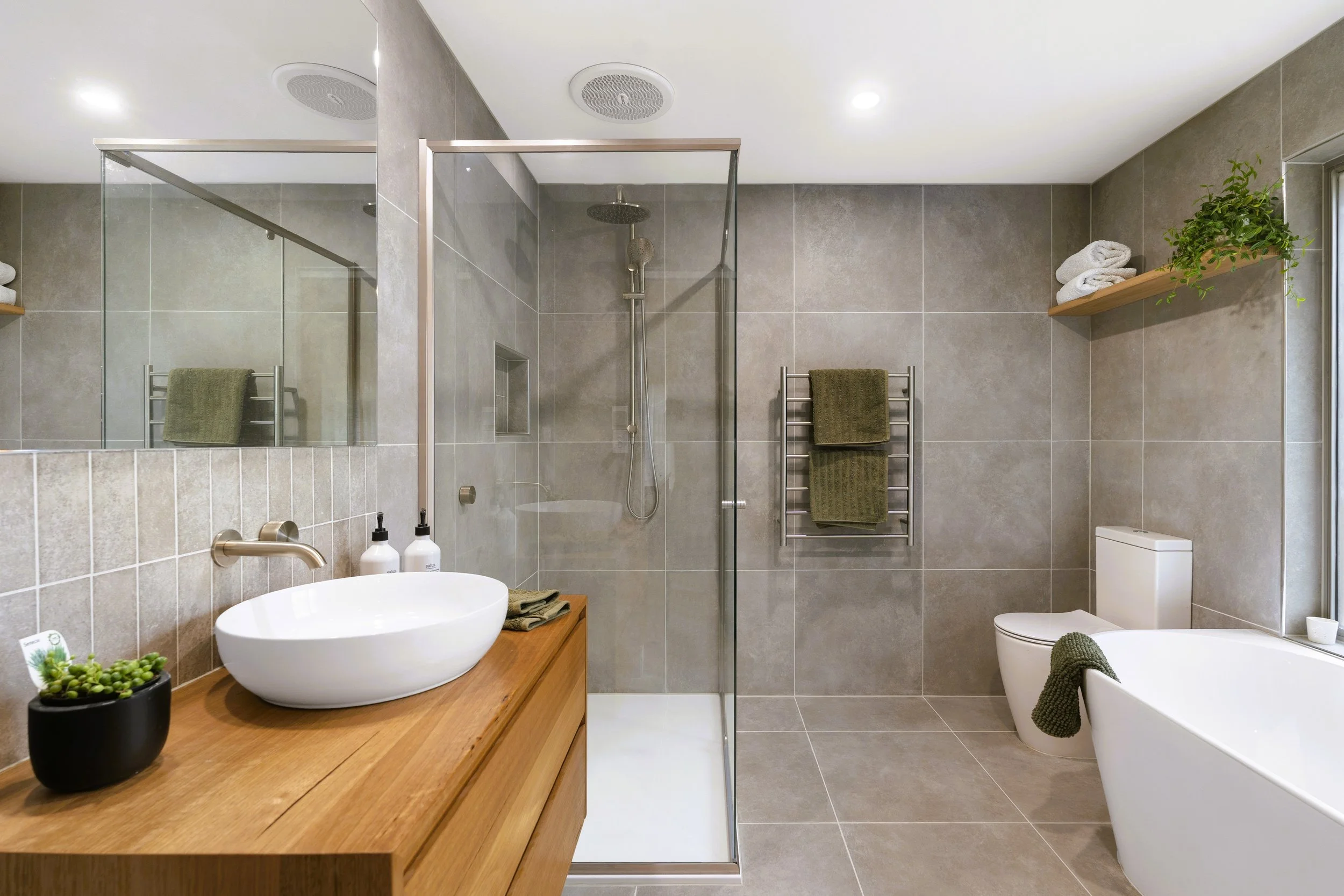 7 Bathroom_warm_contrast.jpg